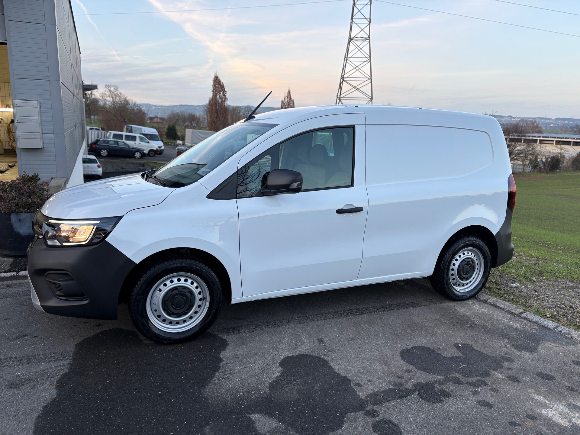 RENAULT Kangoo Van EV45 Standard L1 22kW Extra-image-1