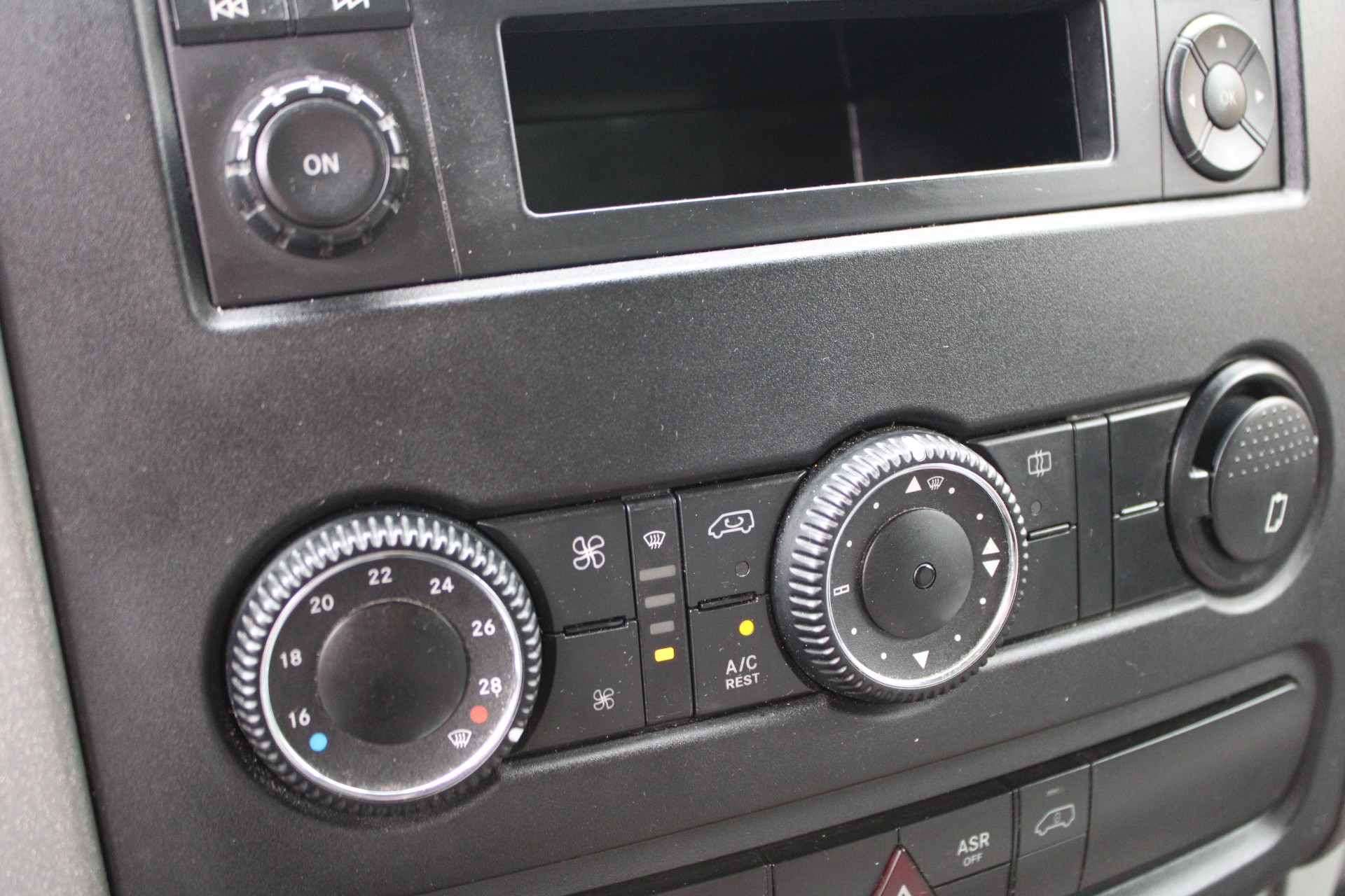 VW Crafter 35 2.0 TDI-image-8