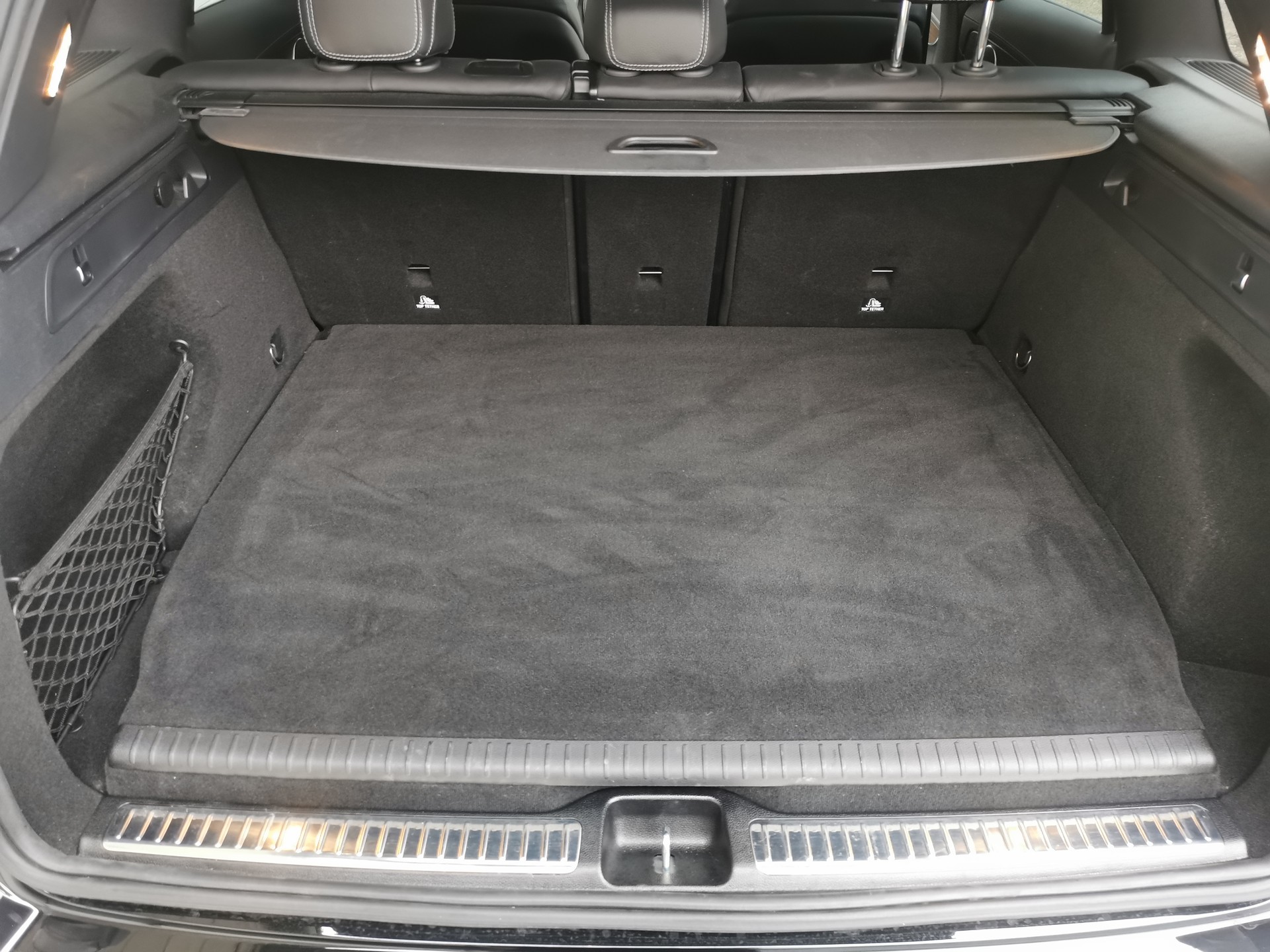 MERCEDES-BENZ GLC 300 e AMG Line 4Matic 9G-Tronic-image-13