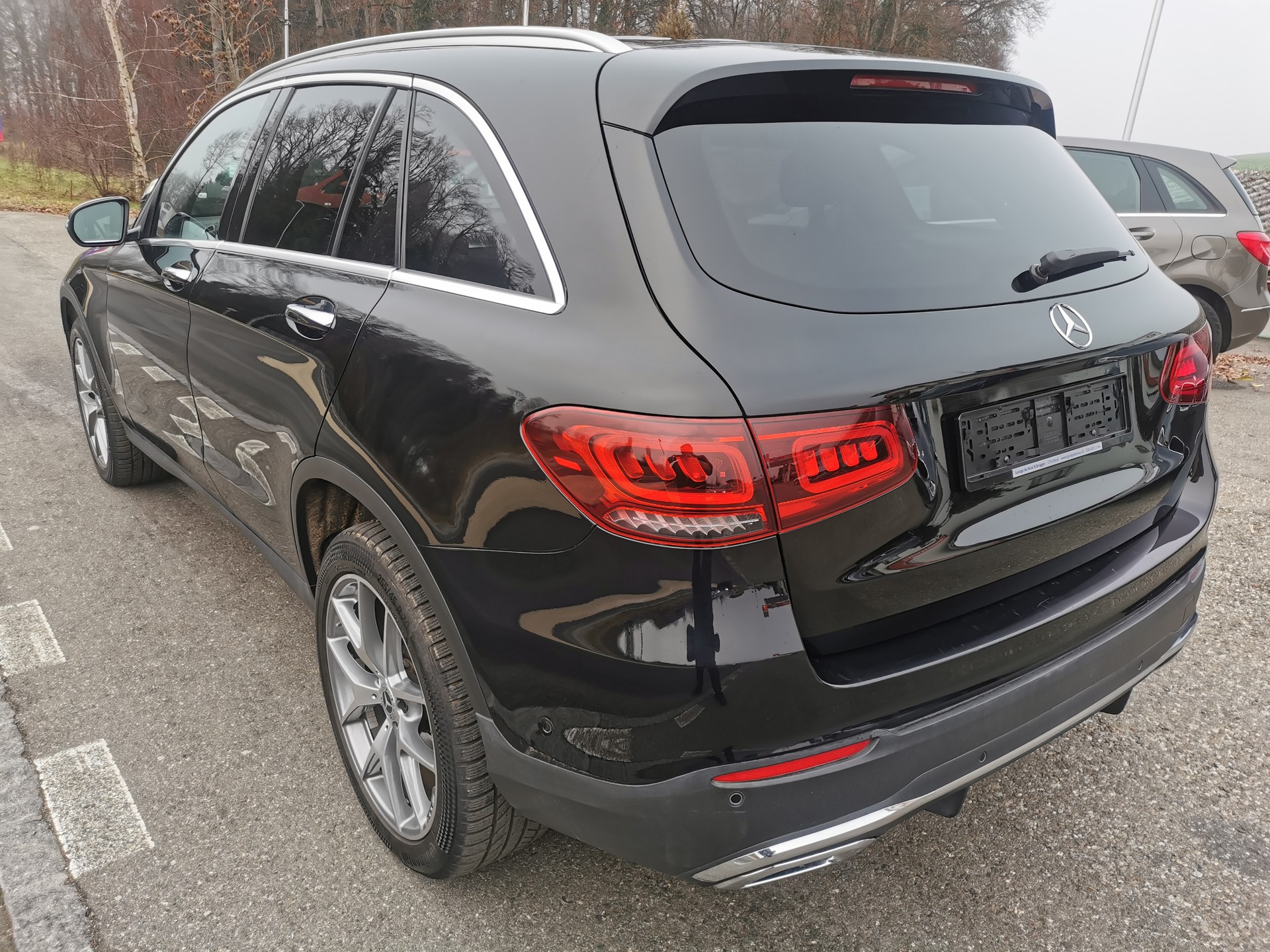 MERCEDES-BENZ GLC 300 e AMG Line 4Matic 9G-Tronic-image-3