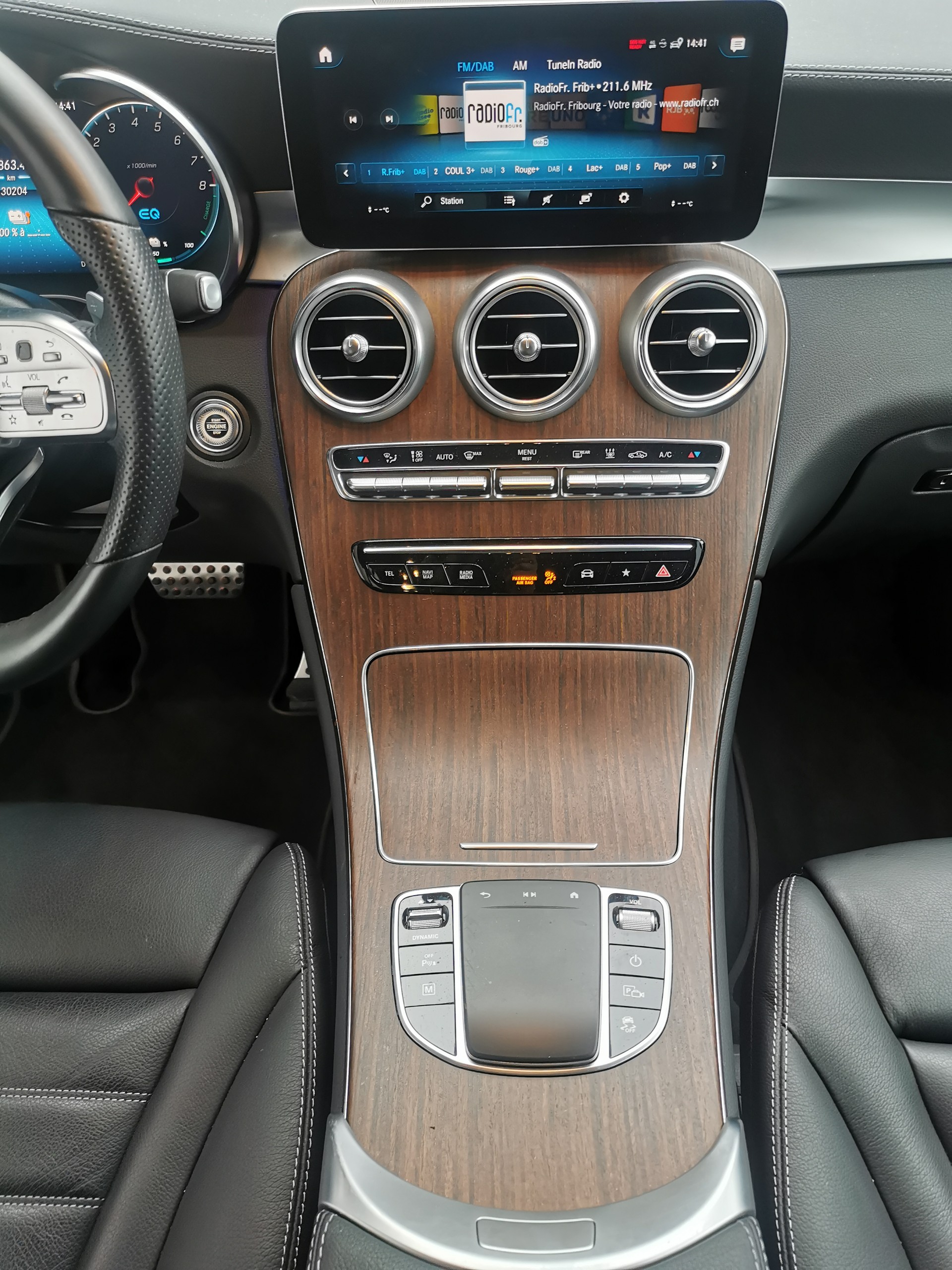 MERCEDES-BENZ GLC 300 e AMG Line 4Matic 9G-Tronic-image-9