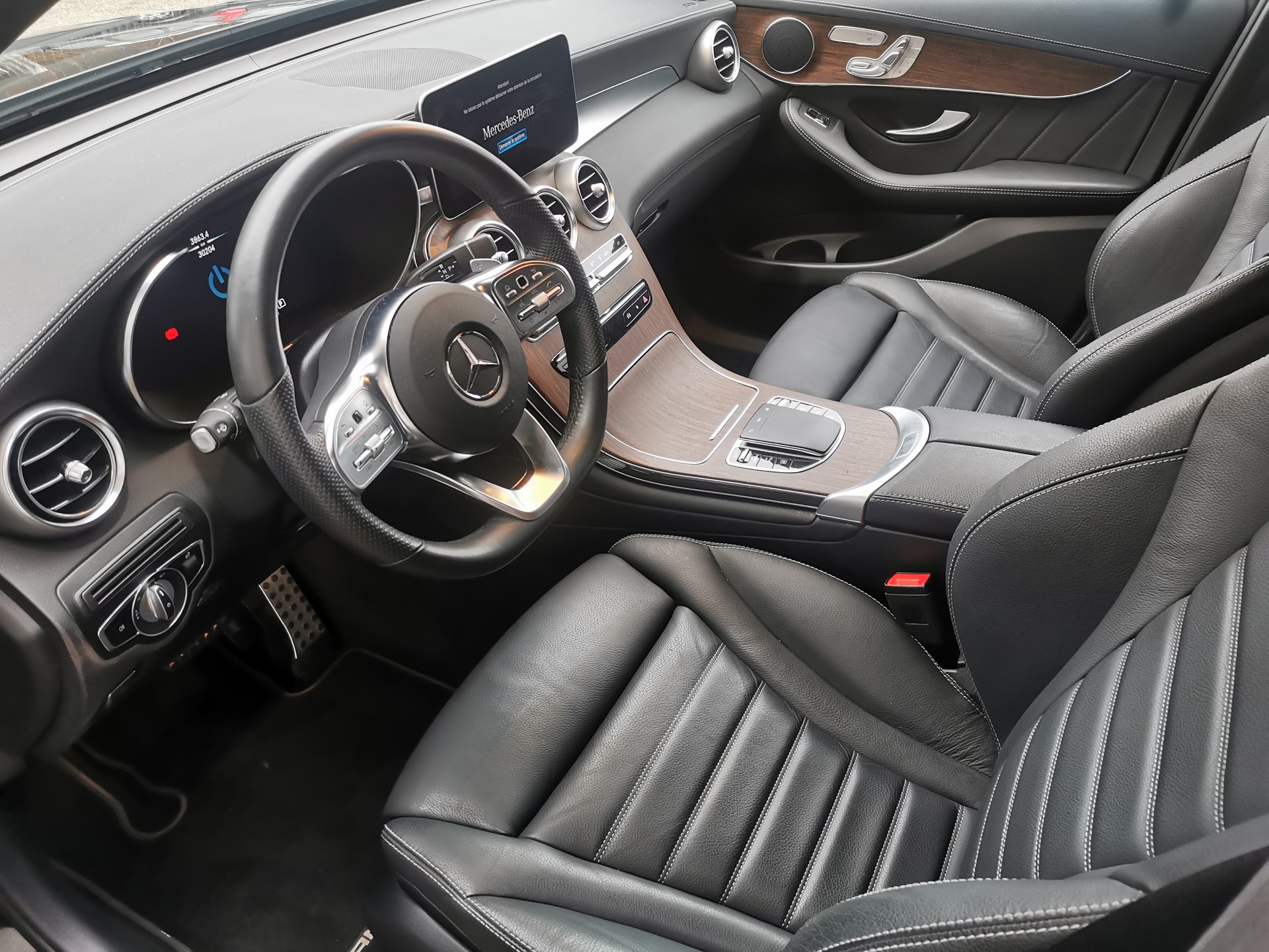 MERCEDES-BENZ GLC 300 e AMG Line 4Matic 9G-Tronic-image-8