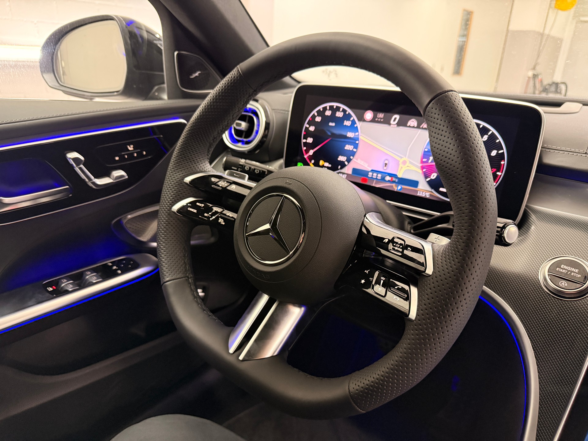 MERCEDES-BENZ C 300 4MATIC T-Modell-image-15