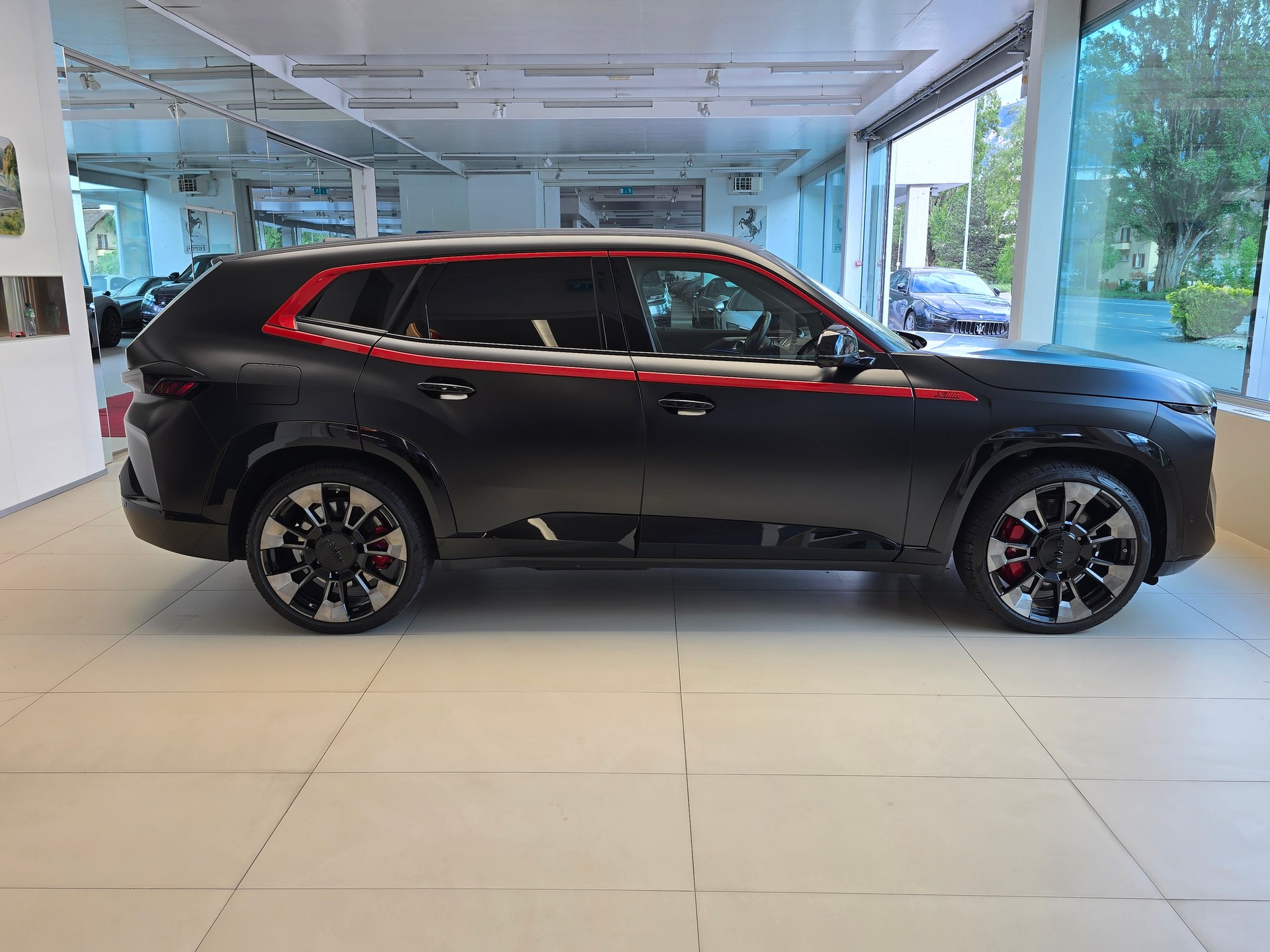 BMW XM xDrive PHEV Steptronic Red Label 1 of 500-image-3