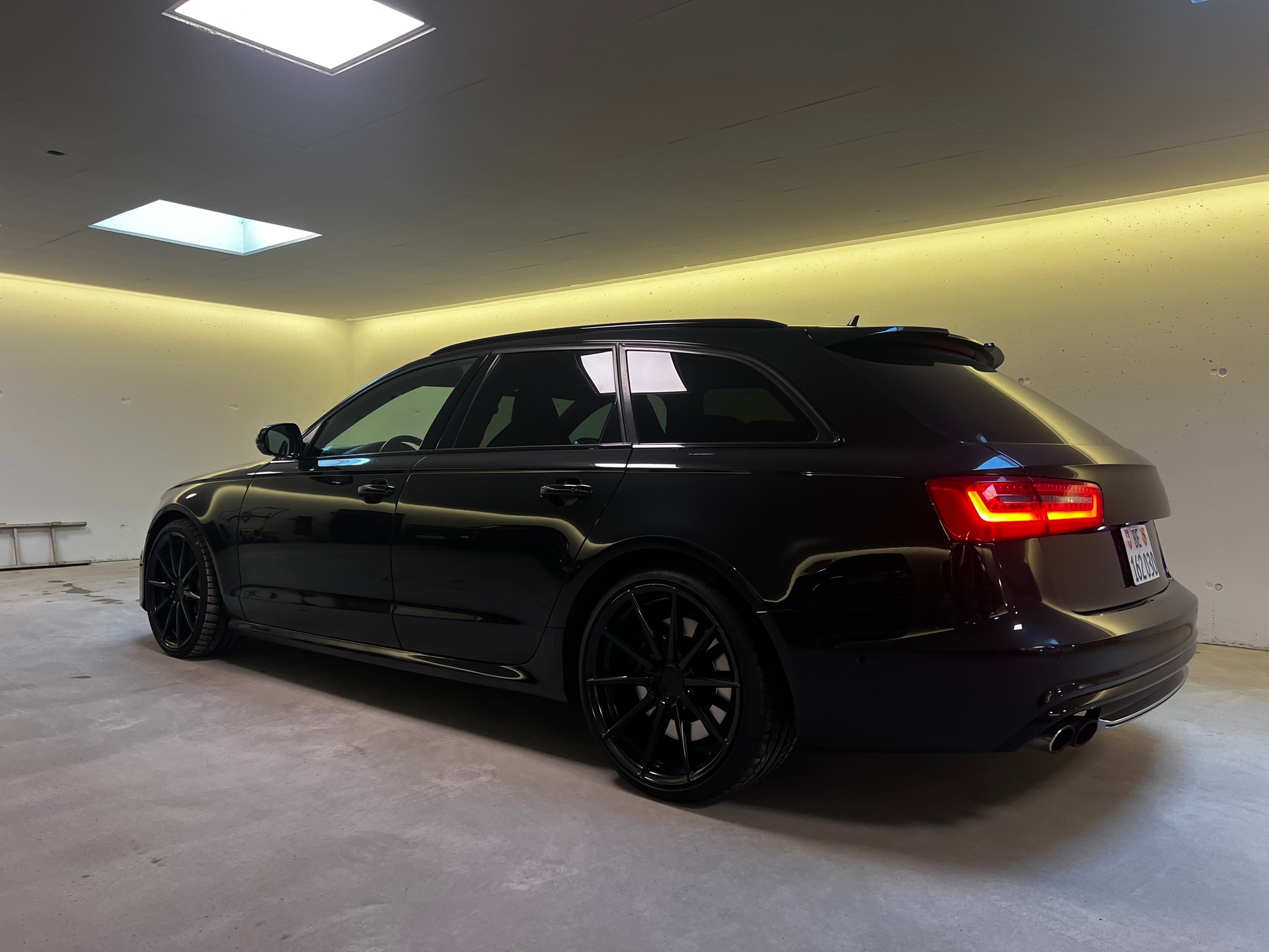 AUDI S6 Avant 4.0 TFSI V8 quattro S-tronic-image-2