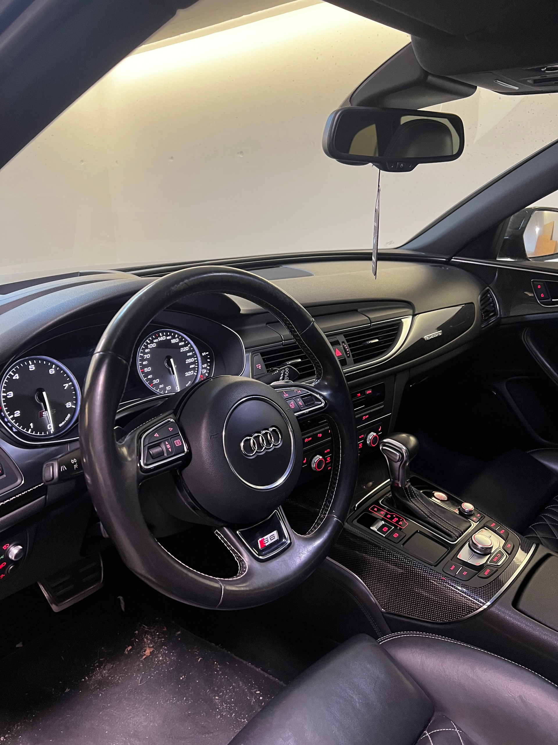 AUDI S6 Avant 4.0 TFSI V8 quattro S-tronic-image-4