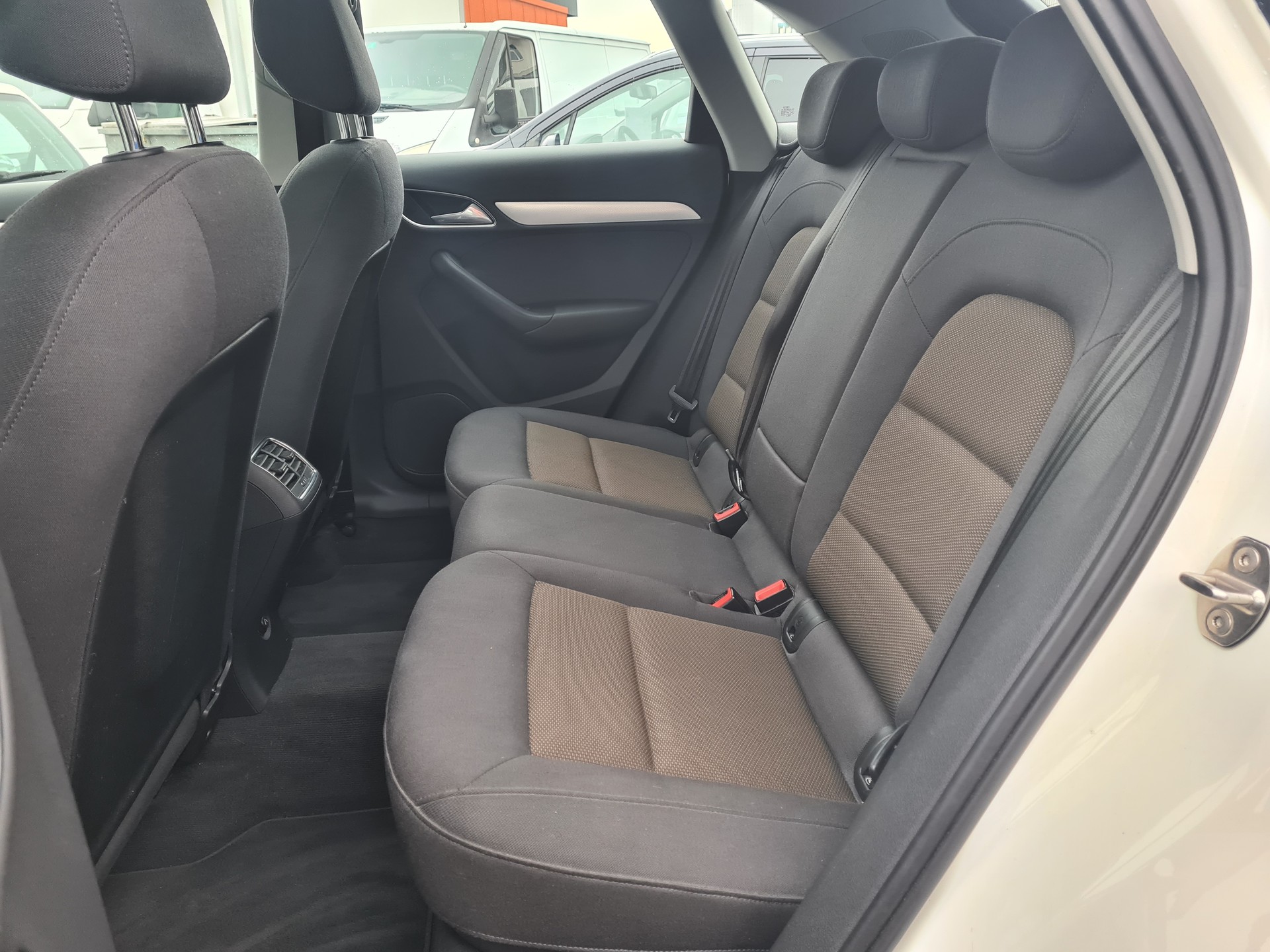 AUDI Q3 2.0 TFSI quattro S-tronic-image-9