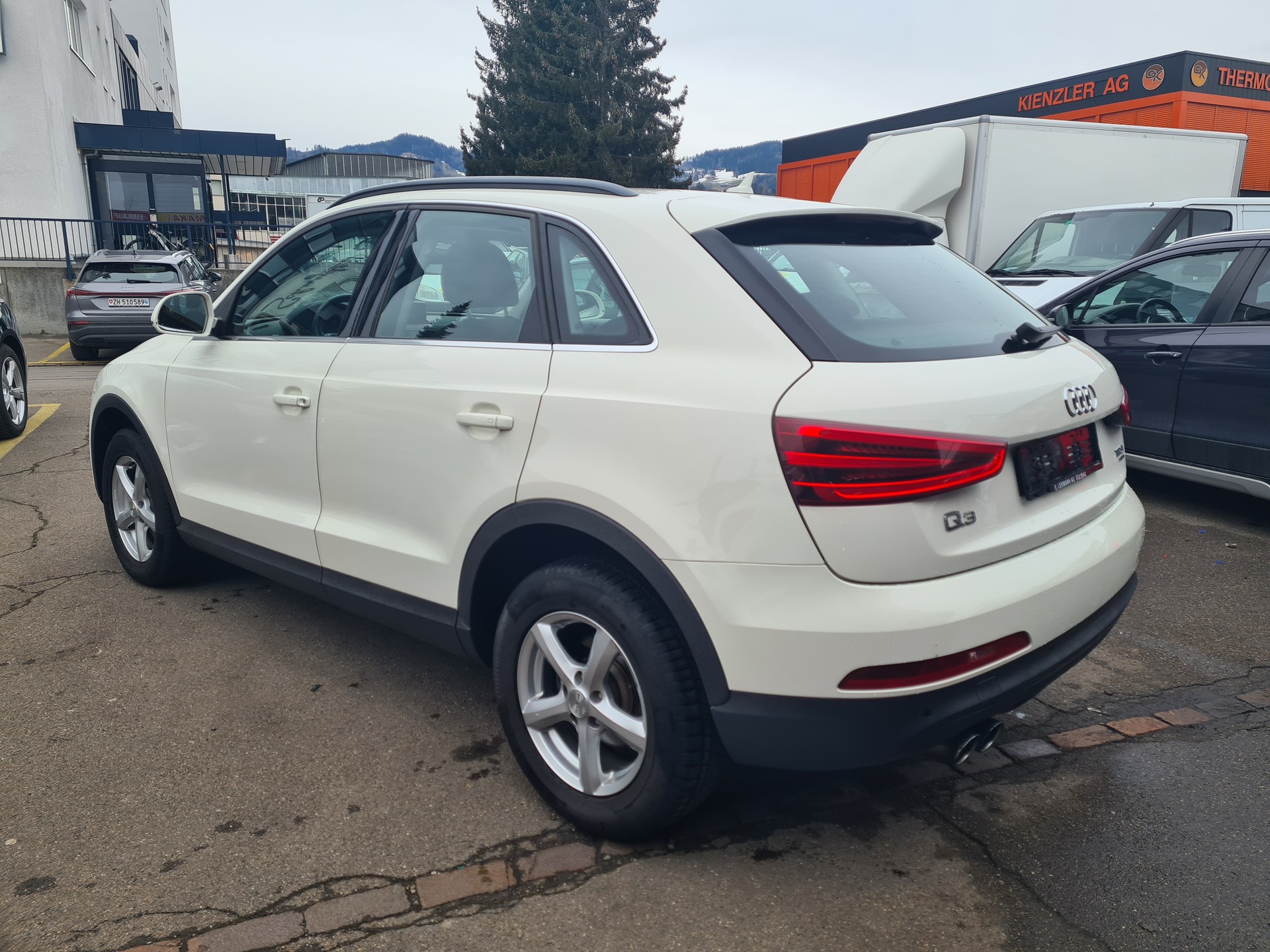 AUDI Q3 2.0 TFSI quattro S-tronic-image-4