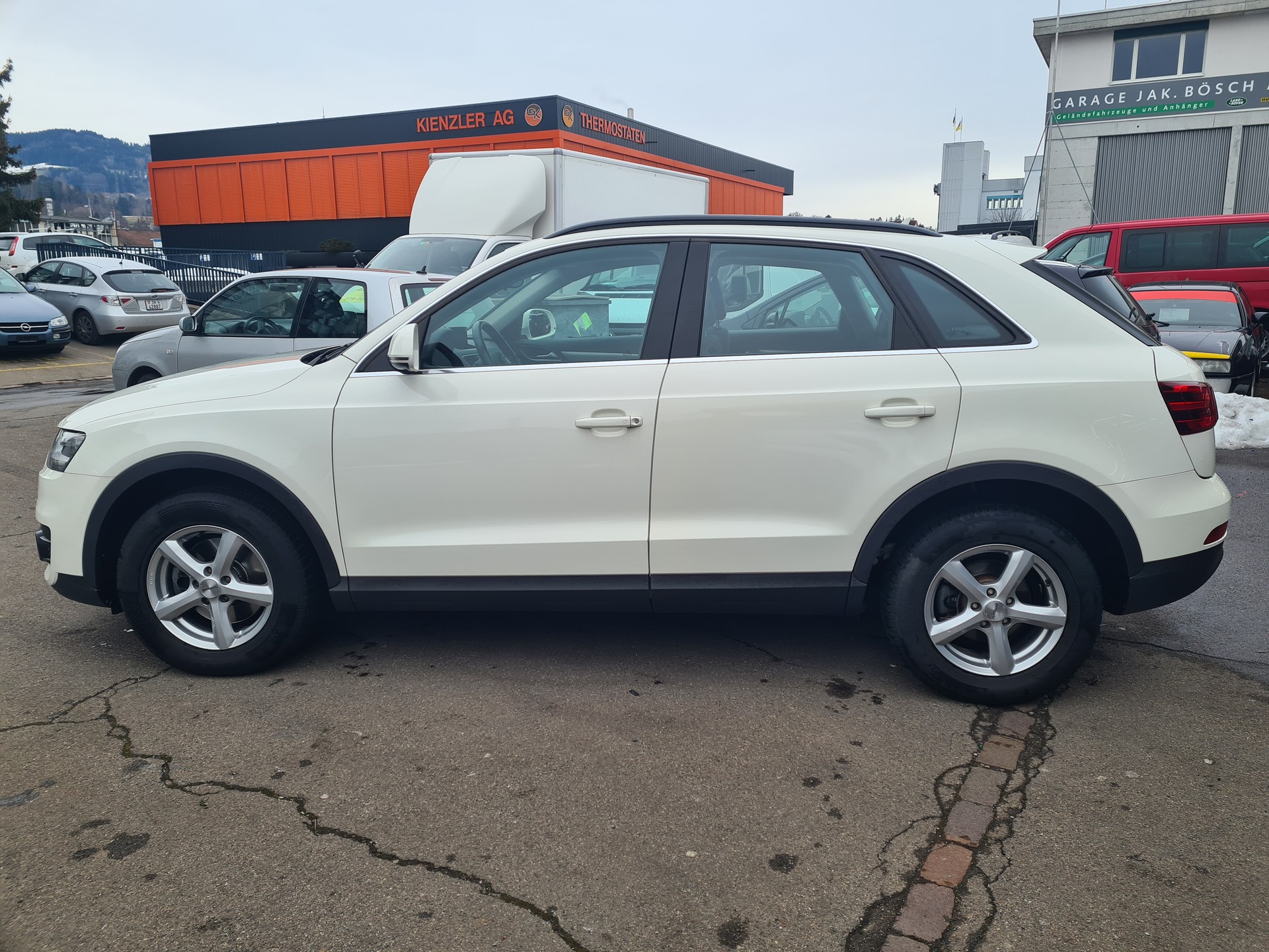AUDI Q3 2.0 TFSI quattro S-tronic-image-3
