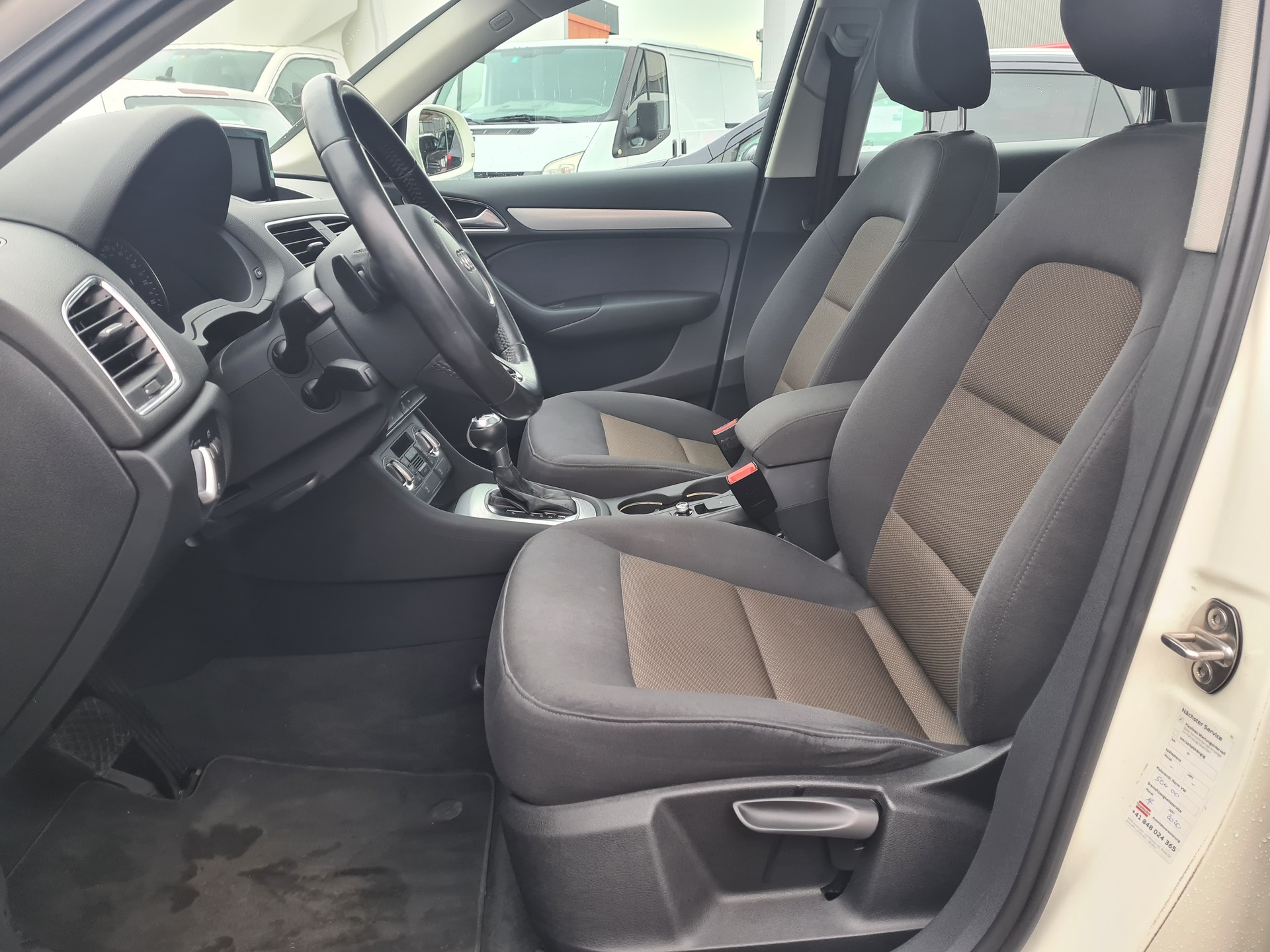 AUDI Q3 2.0 TFSI quattro S-tronic-image-8