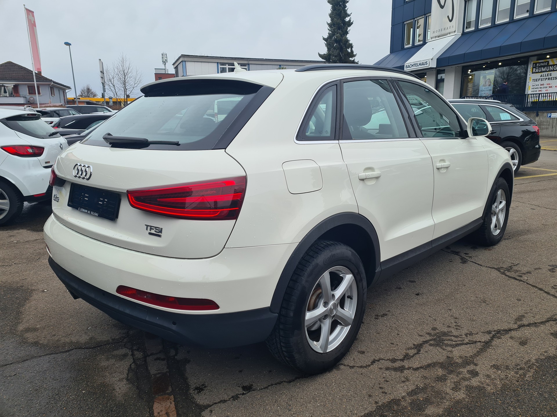 AUDI Q3 2.0 TFSI quattro S-tronic-image-6