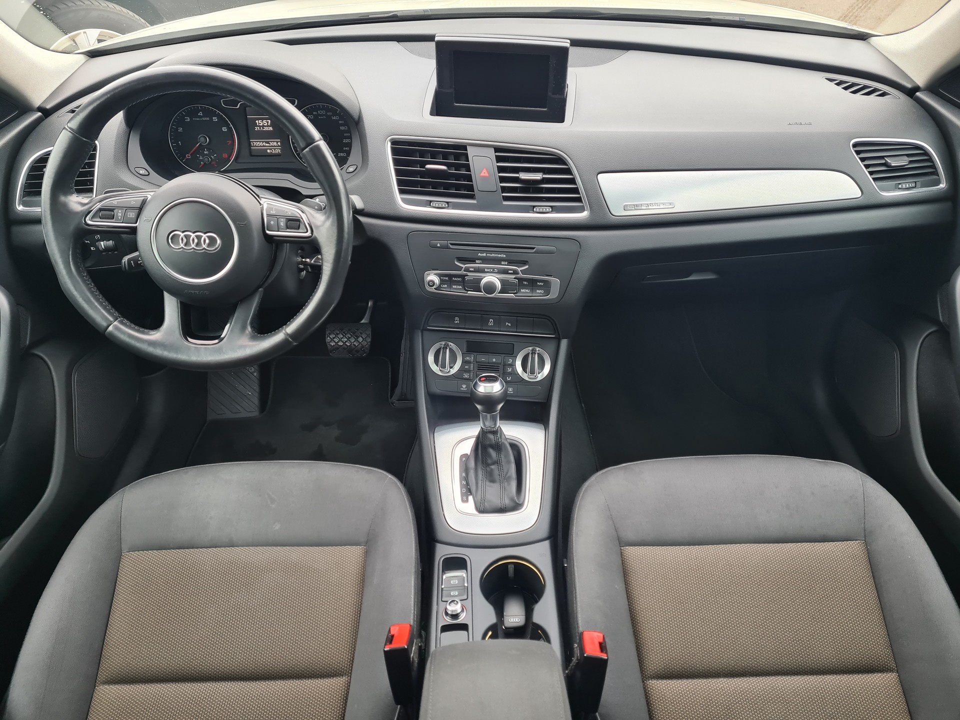 AUDI Q3 2.0 TFSI quattro S-tronic-image-10