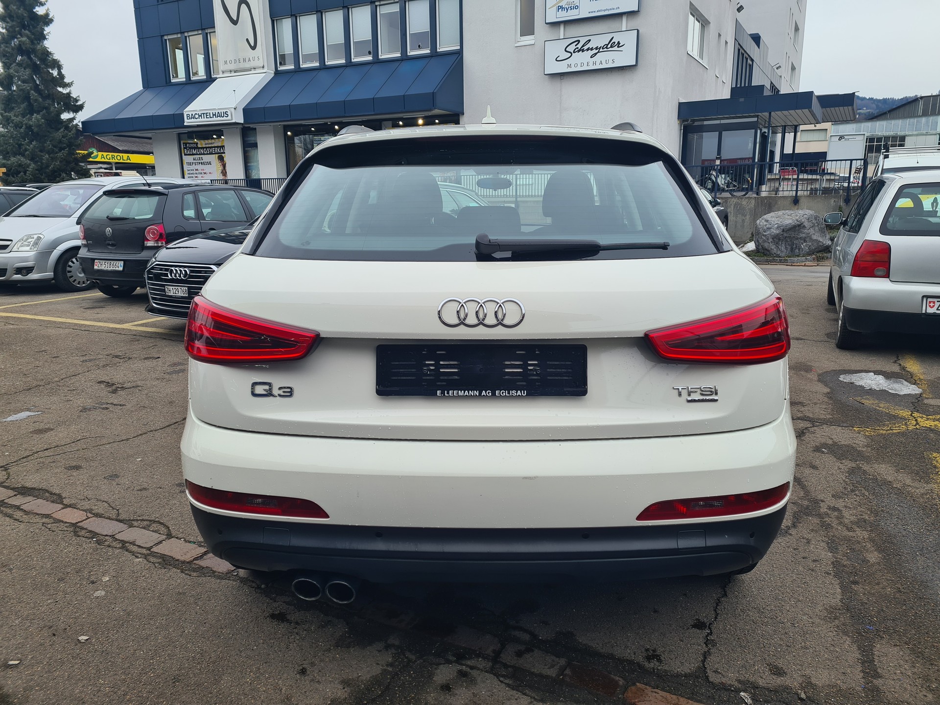 AUDI Q3 2.0 TFSI quattro S-tronic-image-5