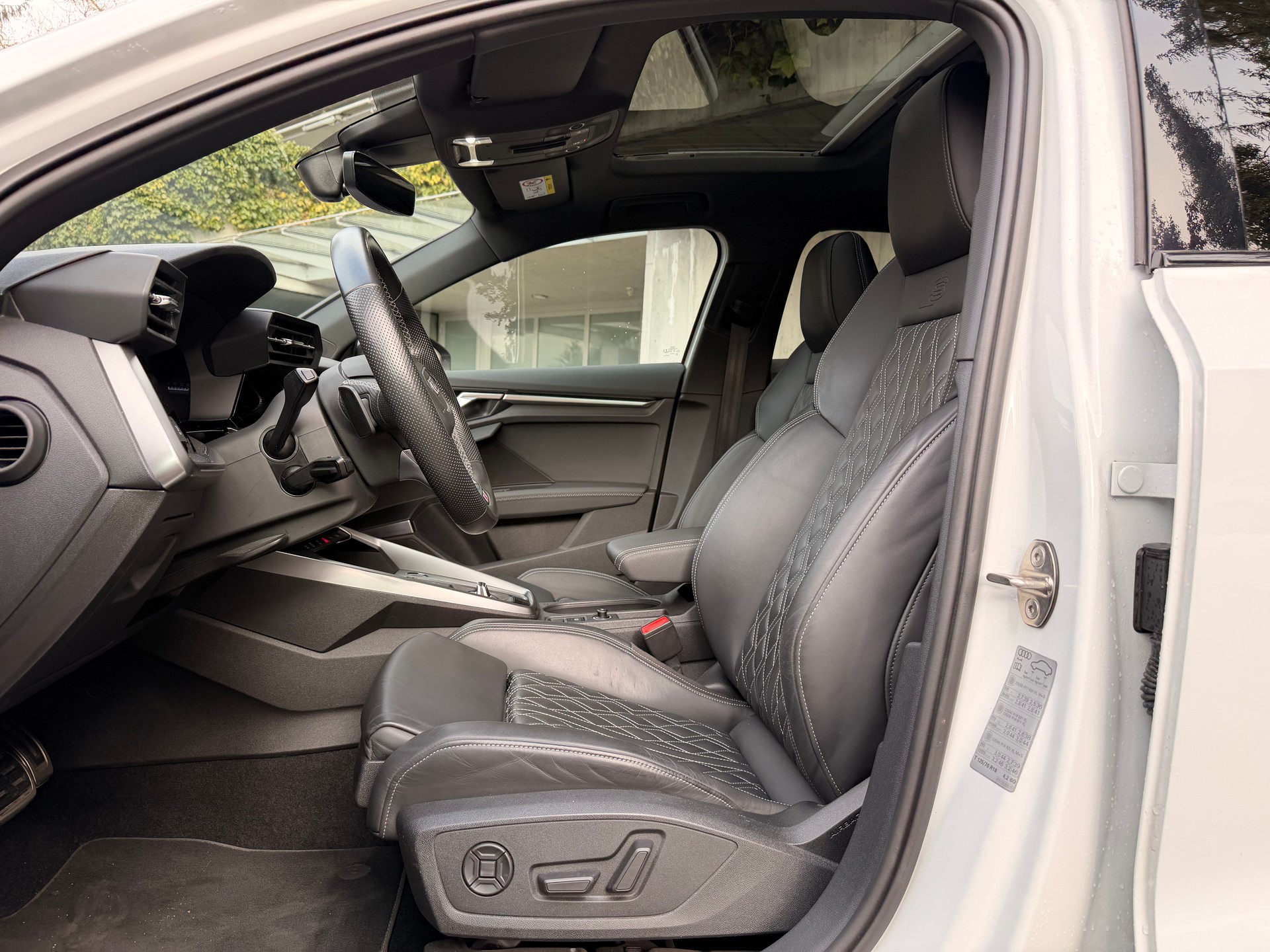 AUDI S3 Sportback 2.0 TFSI quattro S-tronic-image-4