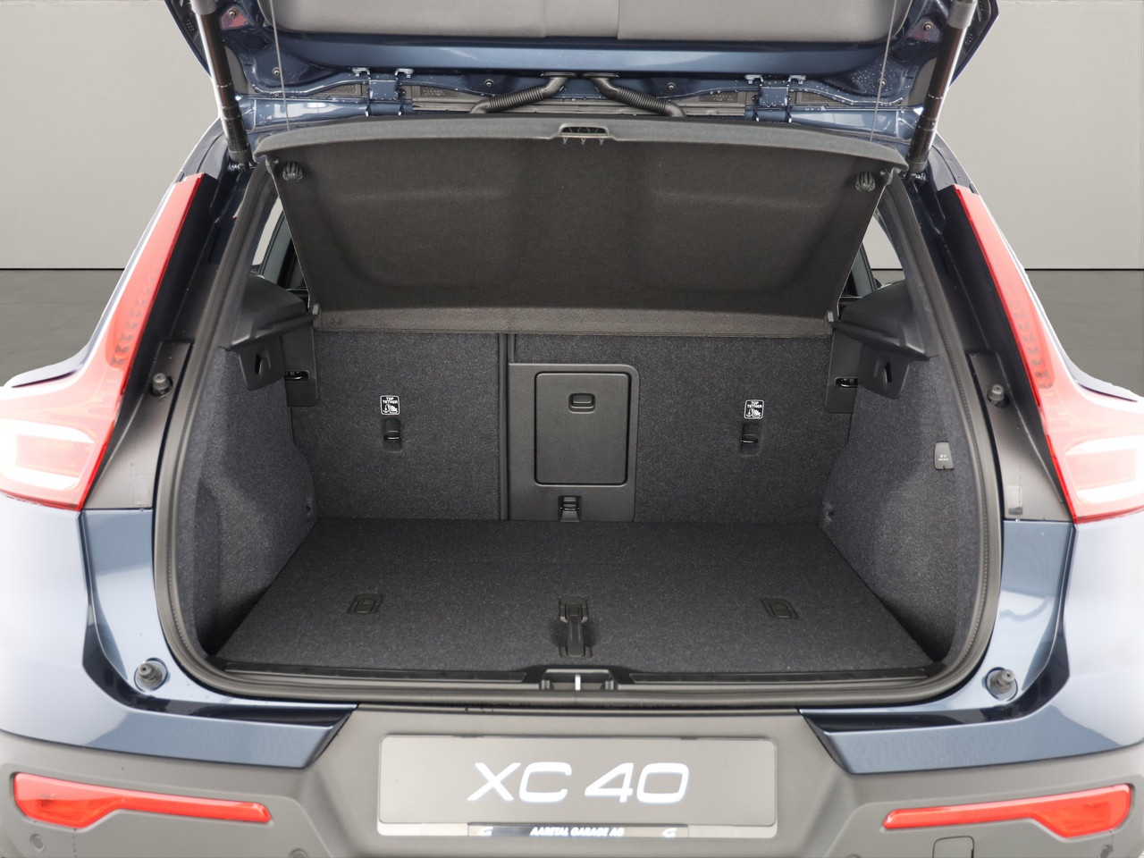 VOLVO XC40 2.0 B4 MH Ultra Dark-image-4