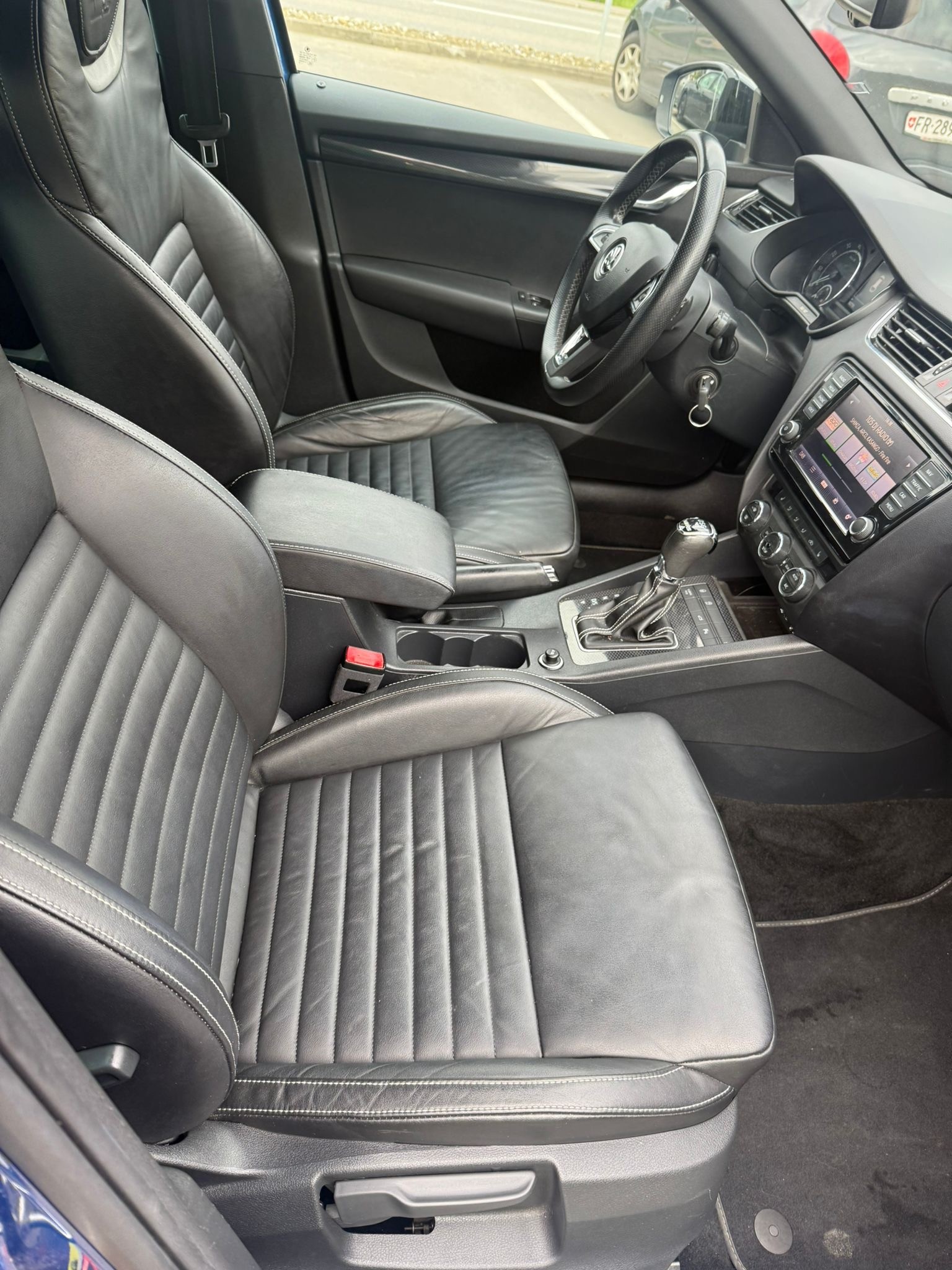 SKODA Octavia Combi 2.0 TSI RS DSG-image-5