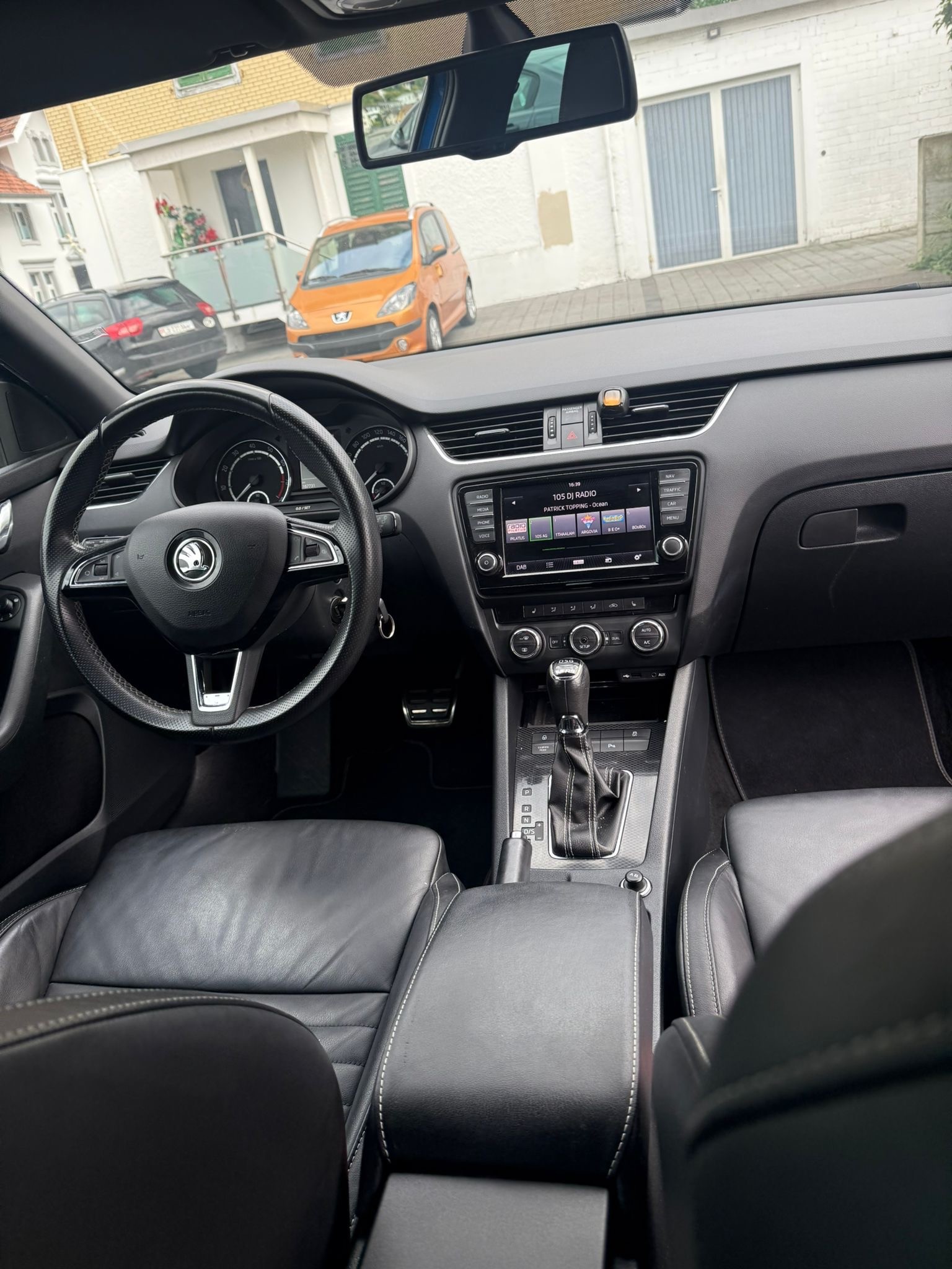 SKODA Octavia Combi 2.0 TSI RS DSG-image-4