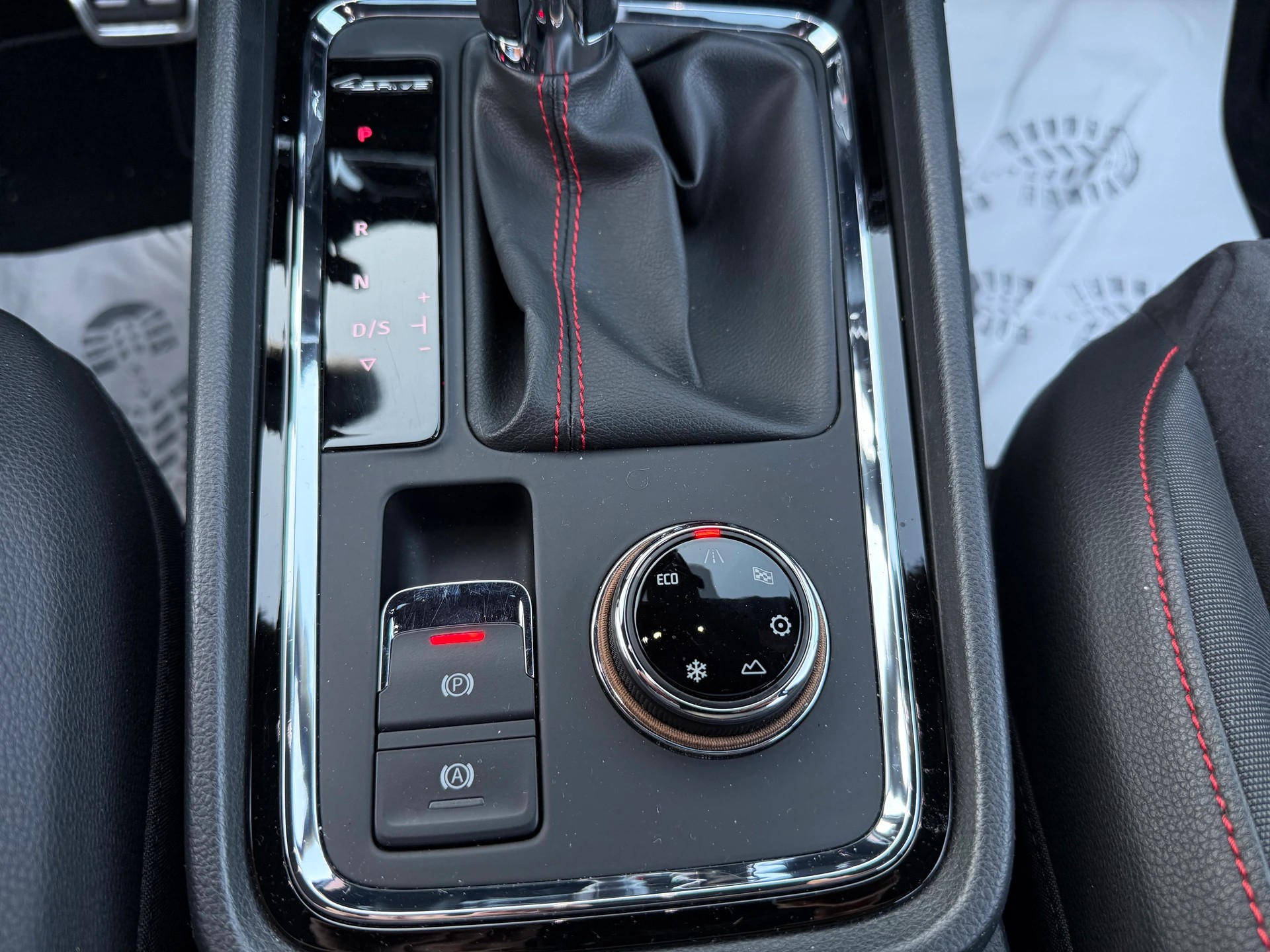 SEAT Ateca 2.0 TSI FR 4Drive DSG-image-12
