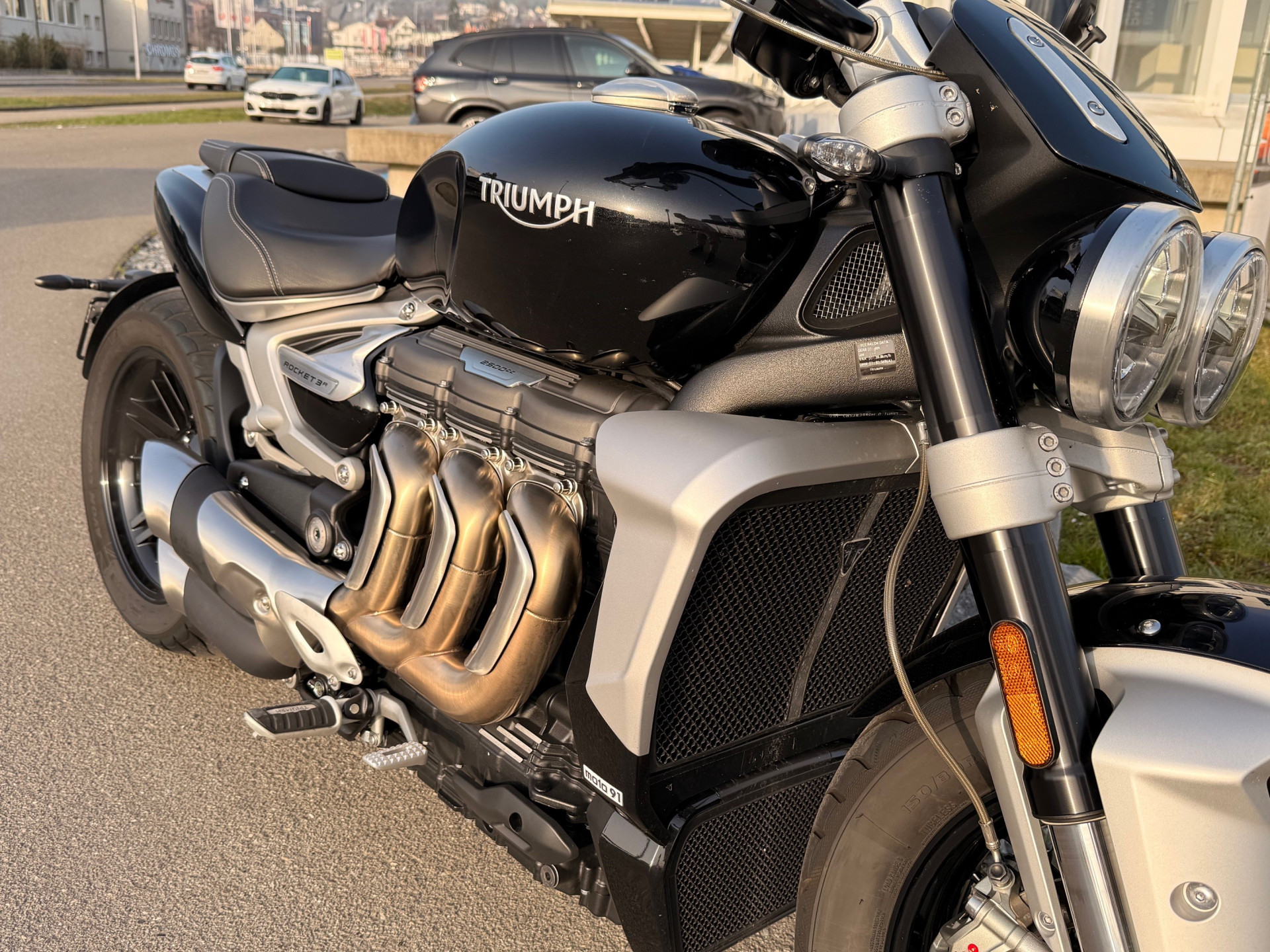 TRIUMPH Rocket 3 R Modell R-showroom-element-2