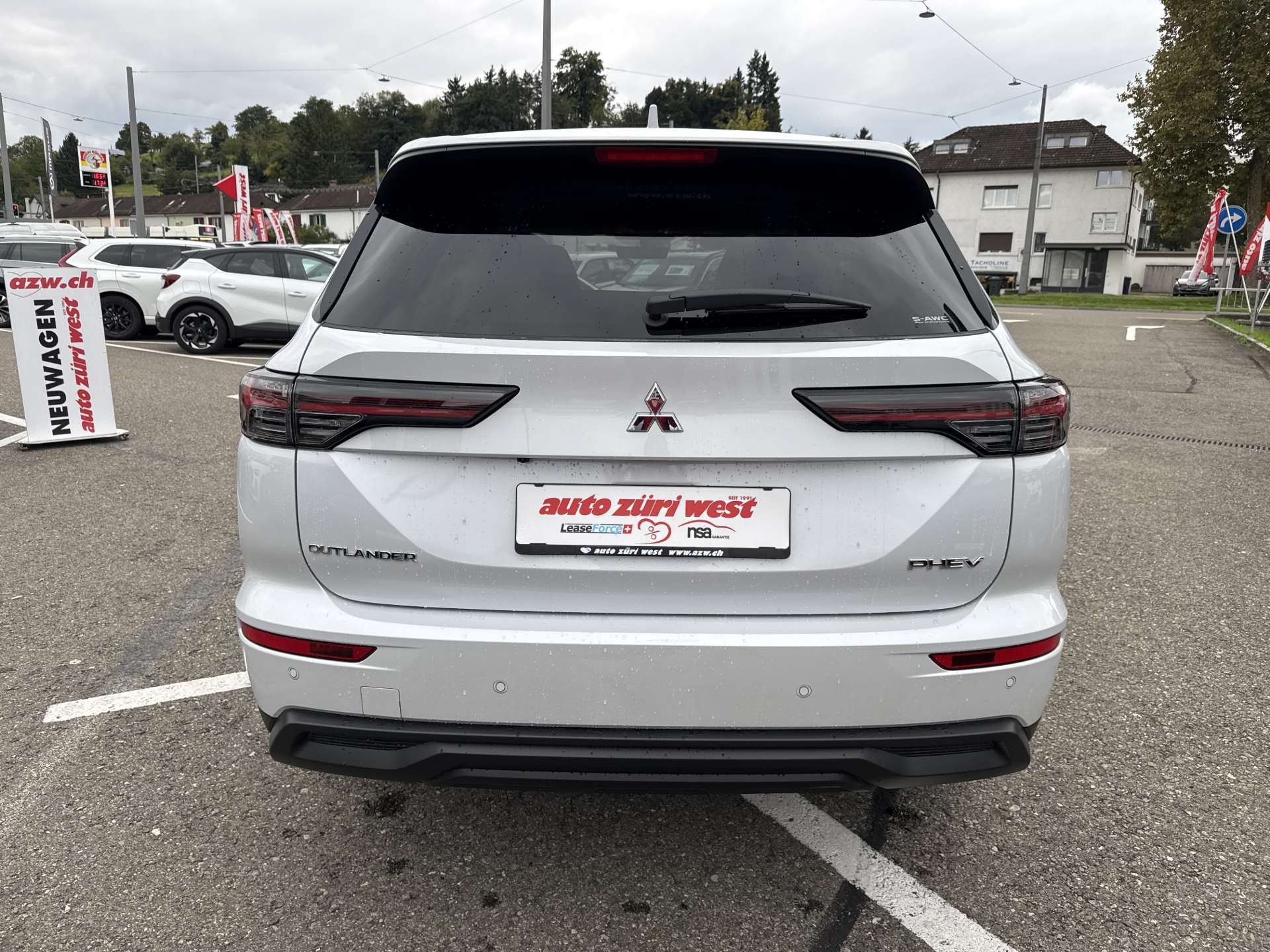 MITSUBISHI Outlander 2.4 PHEV Invite 306PS 4WD Automat-image-13