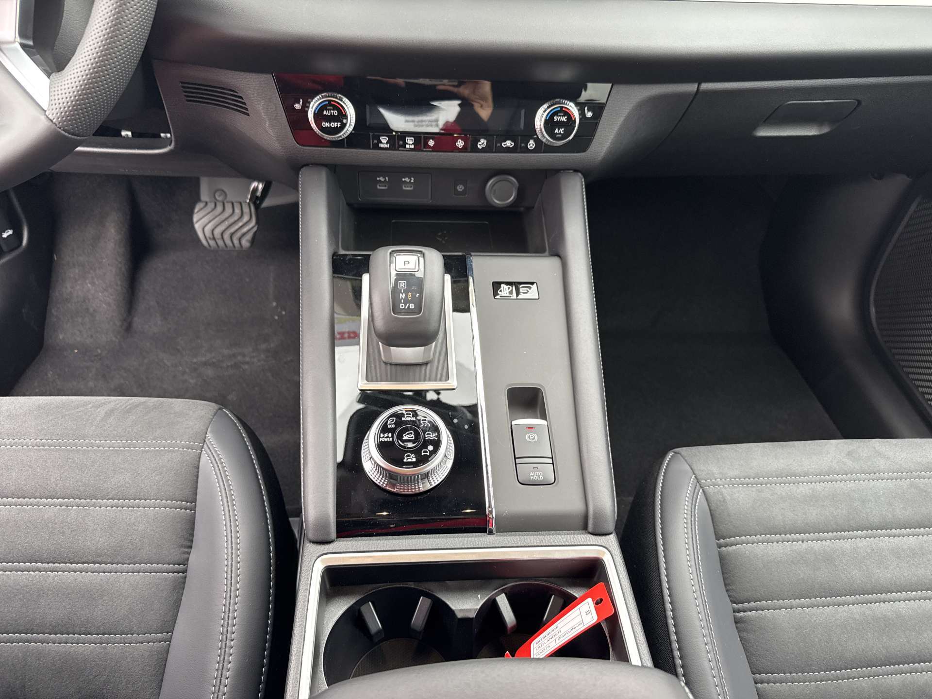 MITSUBISHI Outlander 2.4 PHEV Invite 306PS 4WD Automat-image-10