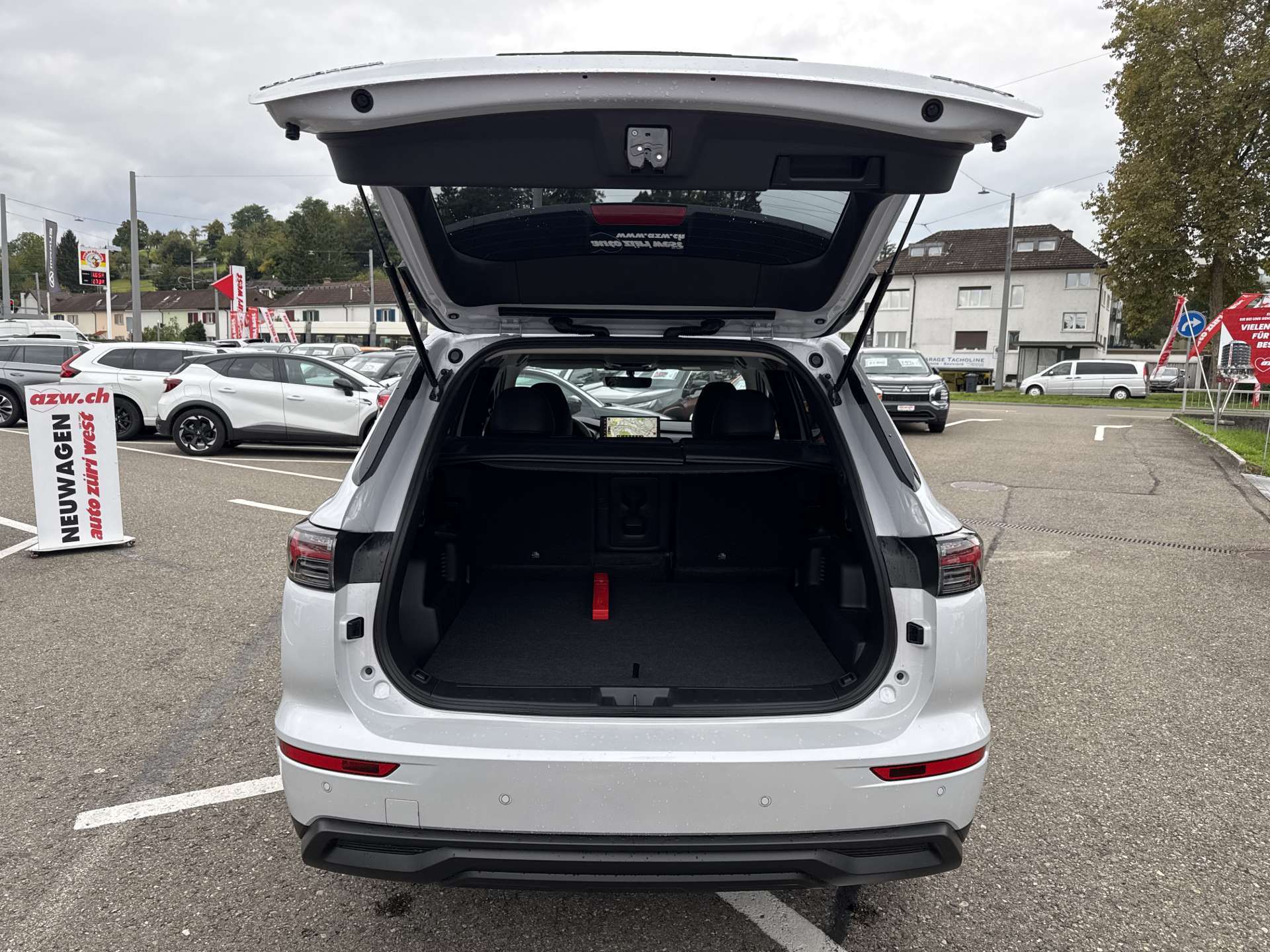 MITSUBISHI Outlander 2.4 PHEV Invite 306PS 4WD Automat-image-6