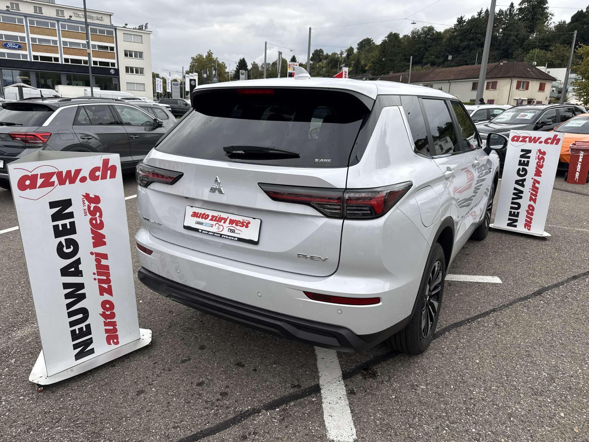 MITSUBISHI Outlander 2.4 PHEV Invite 306PS 4WD Automat-image-2