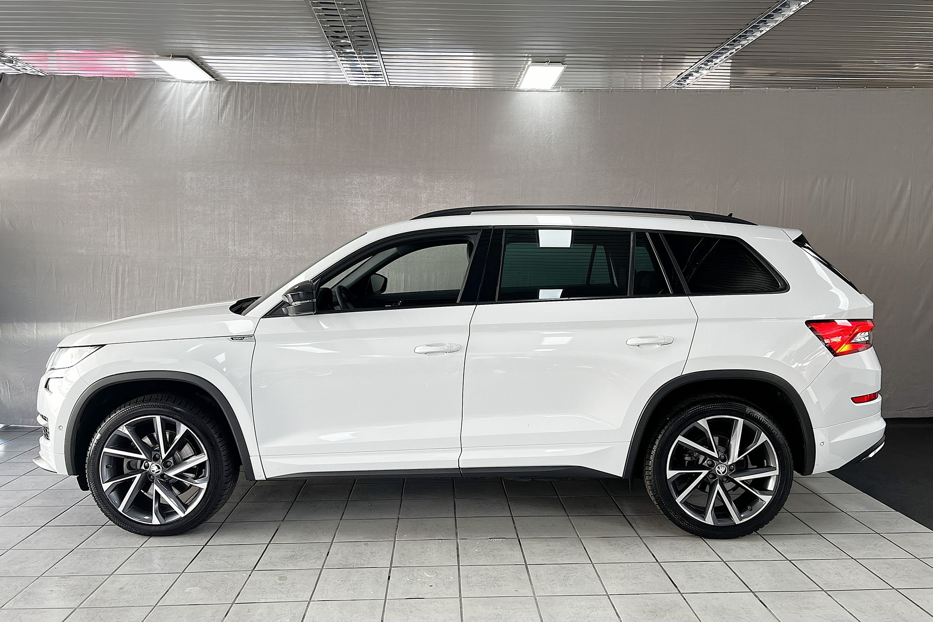 SKODA Kodiaq 2.0 TSI 4x4 Sport Line-image-2
