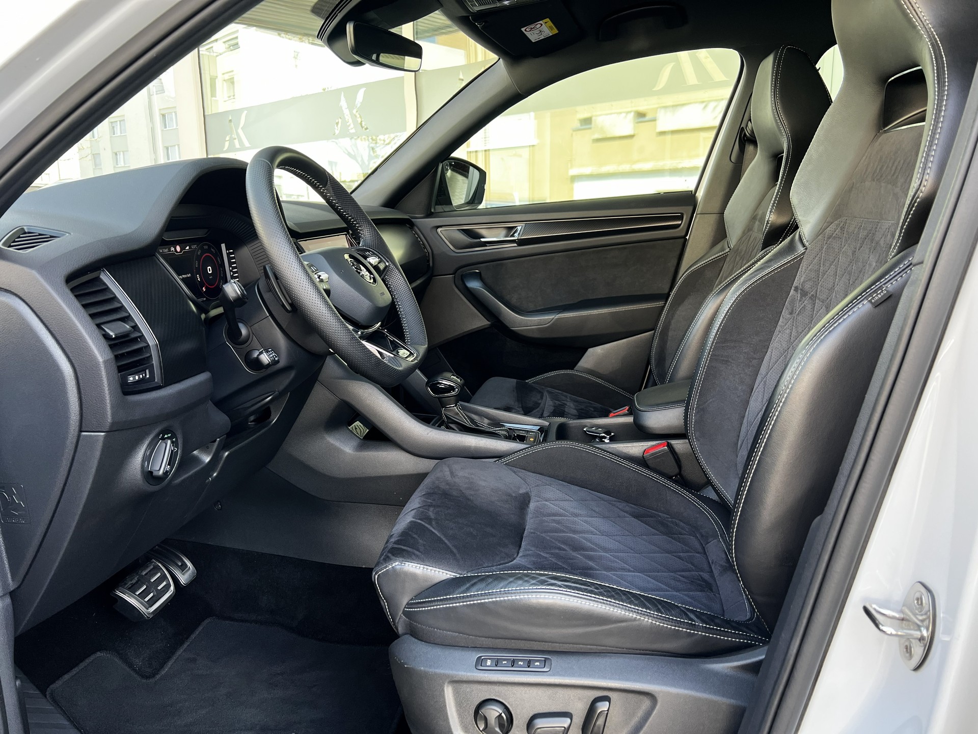 SKODA Kodiaq 2.0 TSI 4x4 Sport Line-image-6