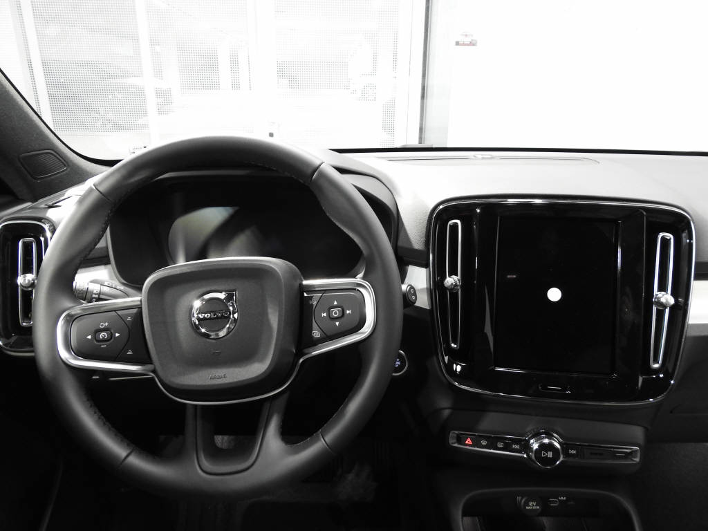 VOLVO XC40 2.0 B3 MH Core-image-7