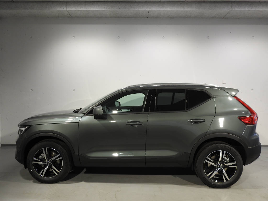 VOLVO XC40 2.0 B3 MH Core-image-2