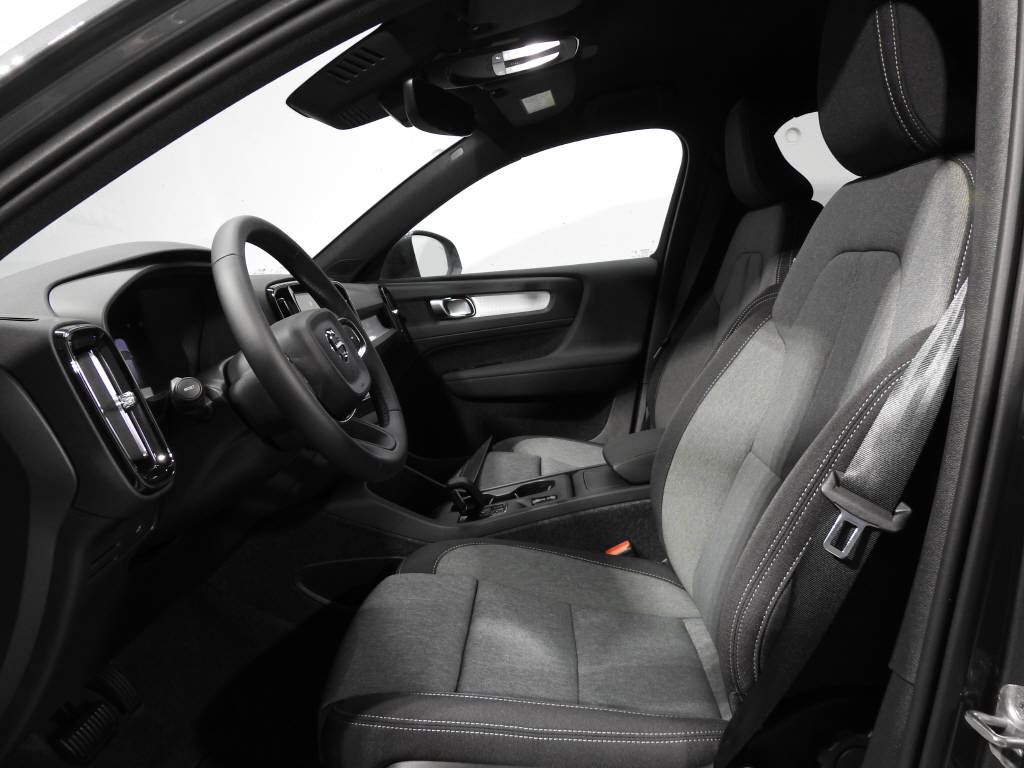 VOLVO XC40 2.0 B3 MH Core-image-10