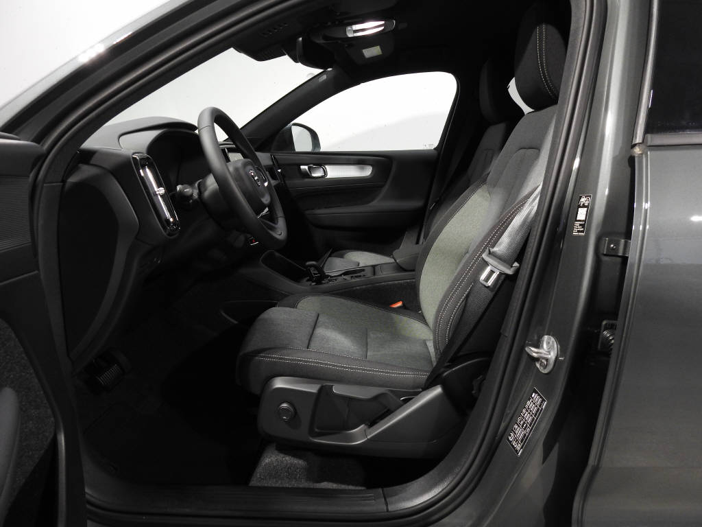 VOLVO XC40 2.0 B3 MH Core-image-9