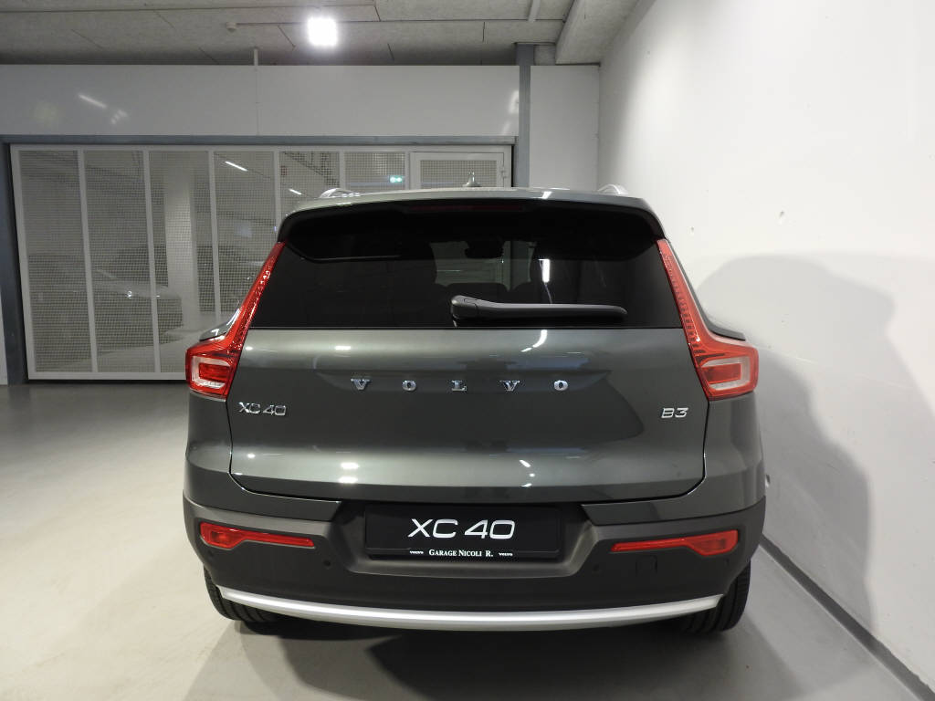 VOLVO XC40 2.0 B3 MH Core-image-4