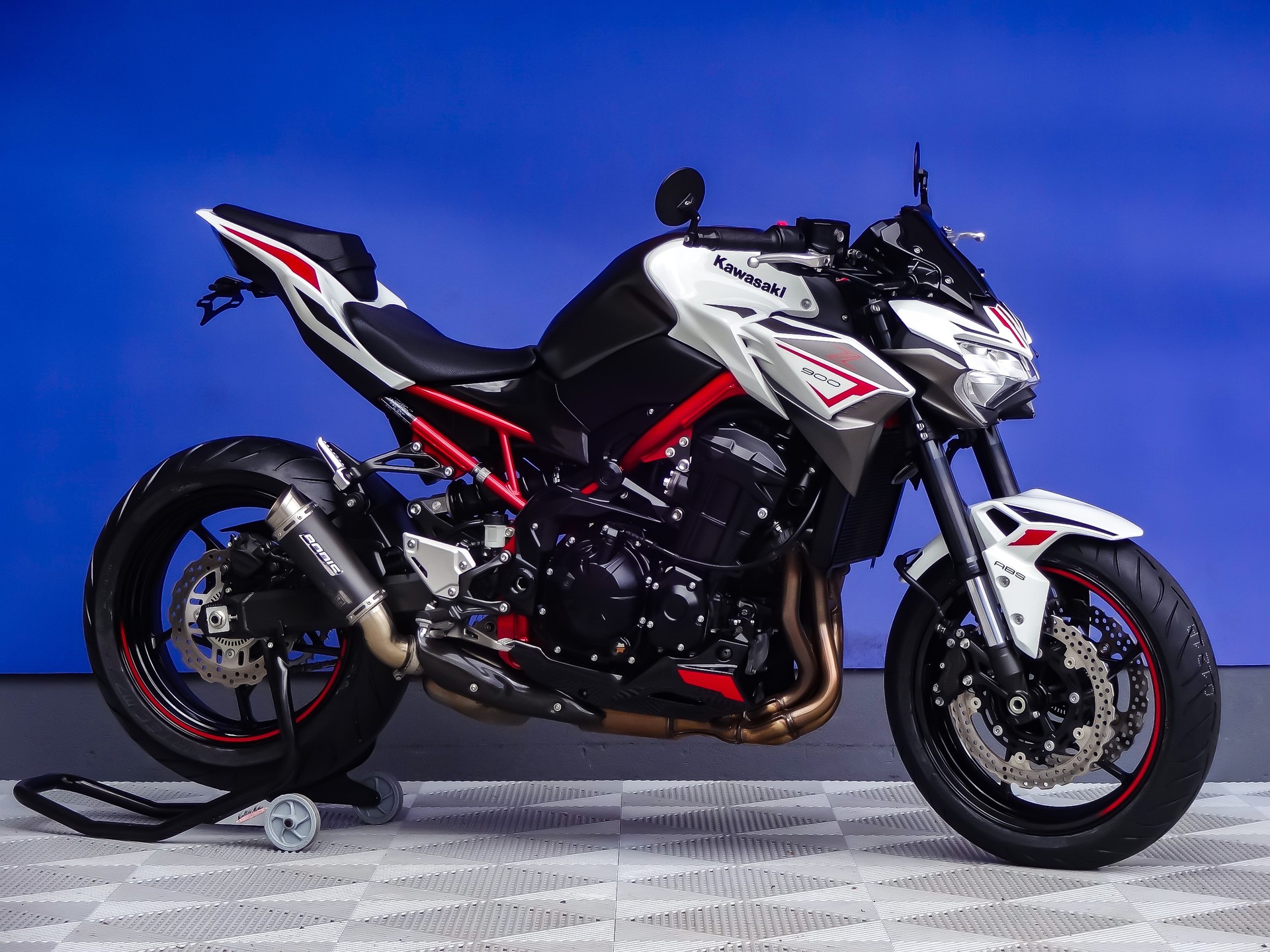 KAWASAKI Z 900 (35kW)-showroom-element-1