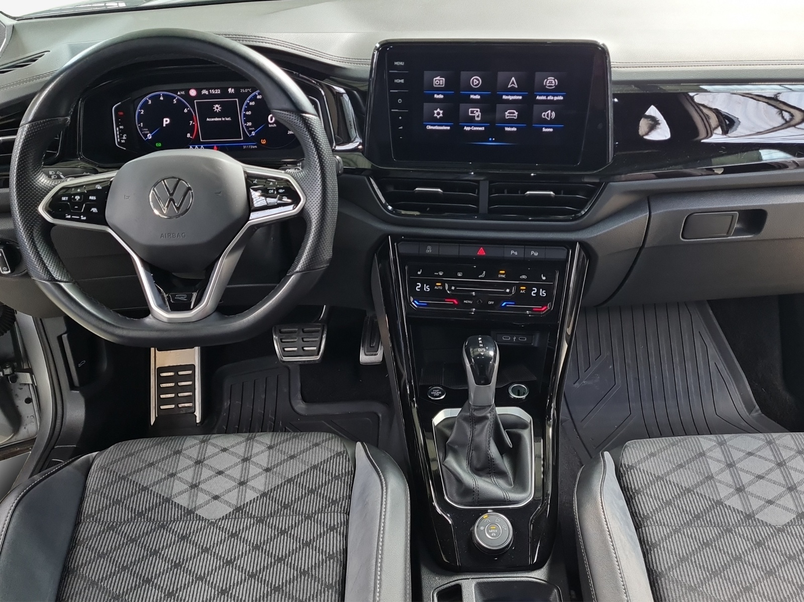 VW T-Roc 2.0 TSI R-Line DSG 4Motion-image-8
