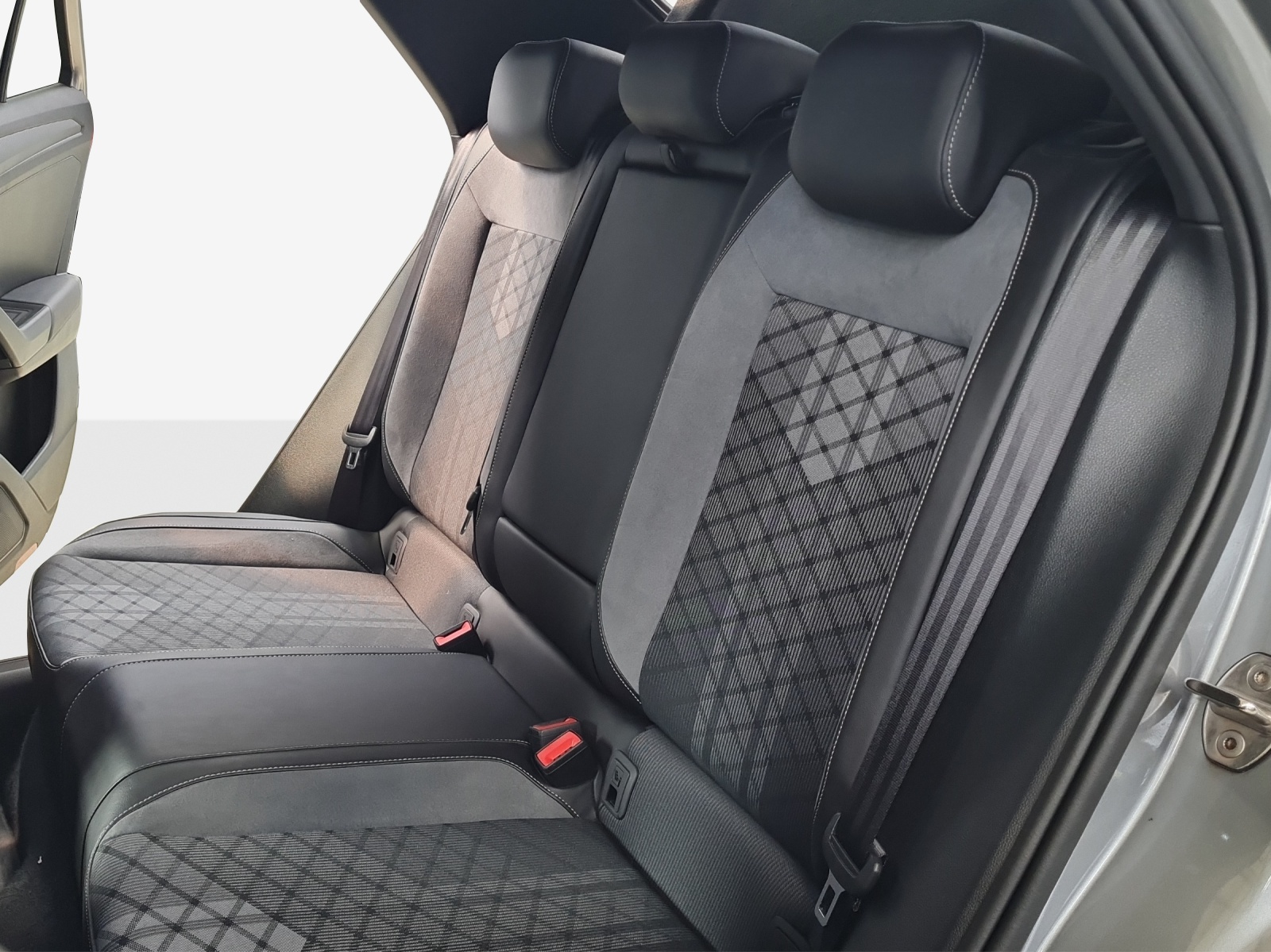 VW T-Roc 2.0 TSI R-Line DSG 4Motion-image-11