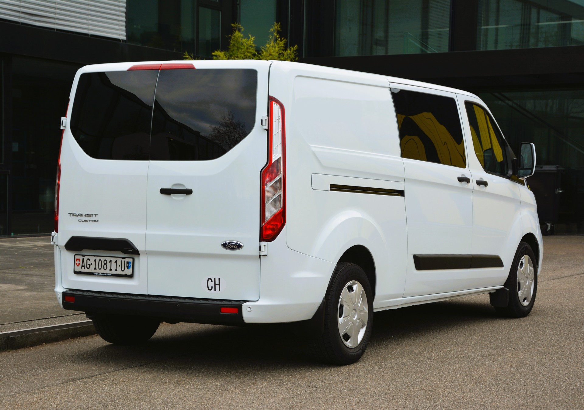 FORD Transit Custom Van 300 L2H1 Trend A-image-2