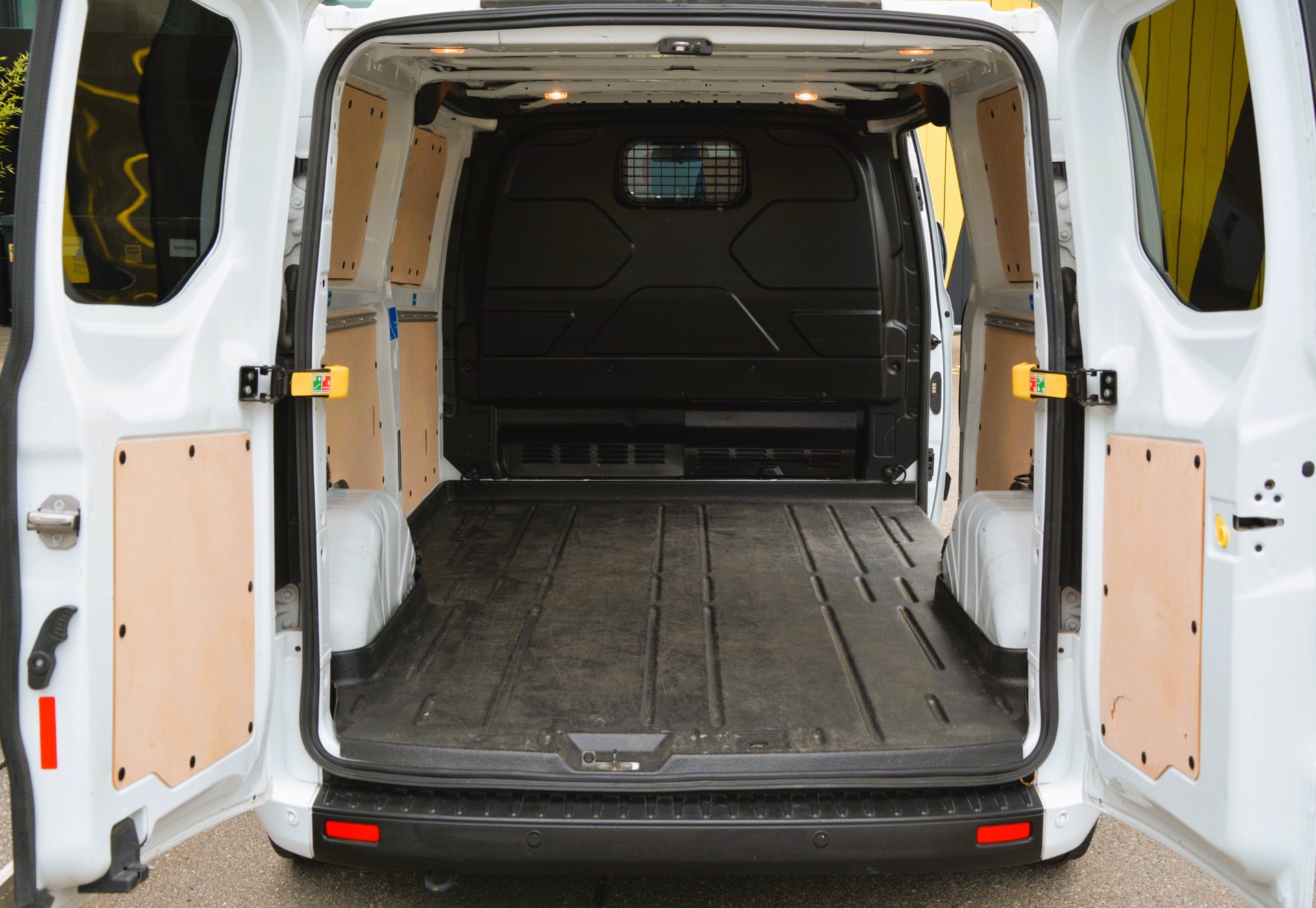 FORD Transit Custom Van 300 L2H1 Trend A-image-13