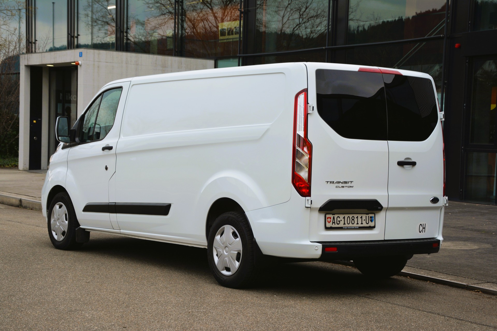 FORD Transit Custom Van 300 L2H1 Trend A-image-4