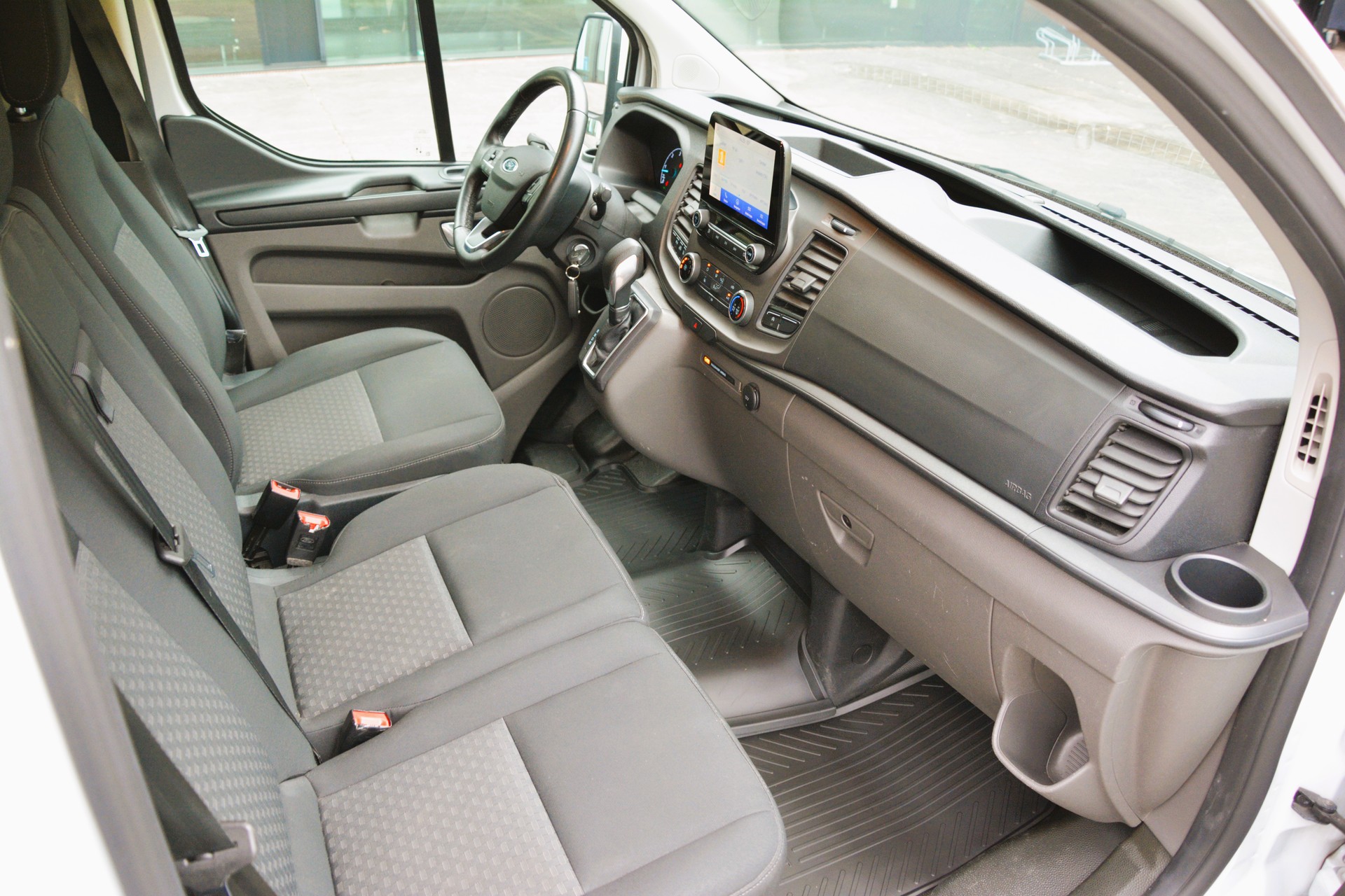 FORD Transit Custom Van 300 L2H1 Trend A-image-11