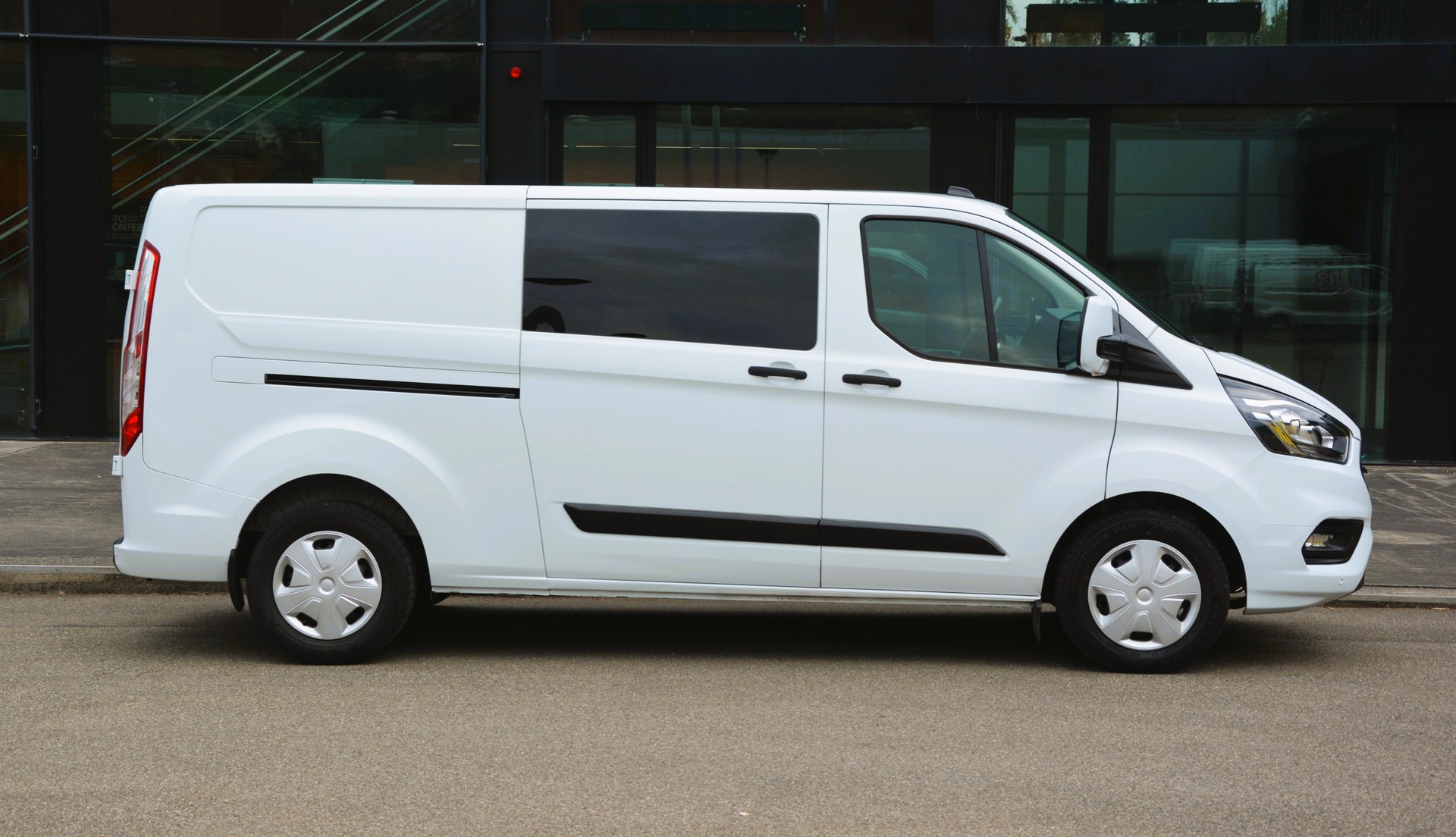 FORD Transit Custom Van 300 L2H1 Trend A-image-1