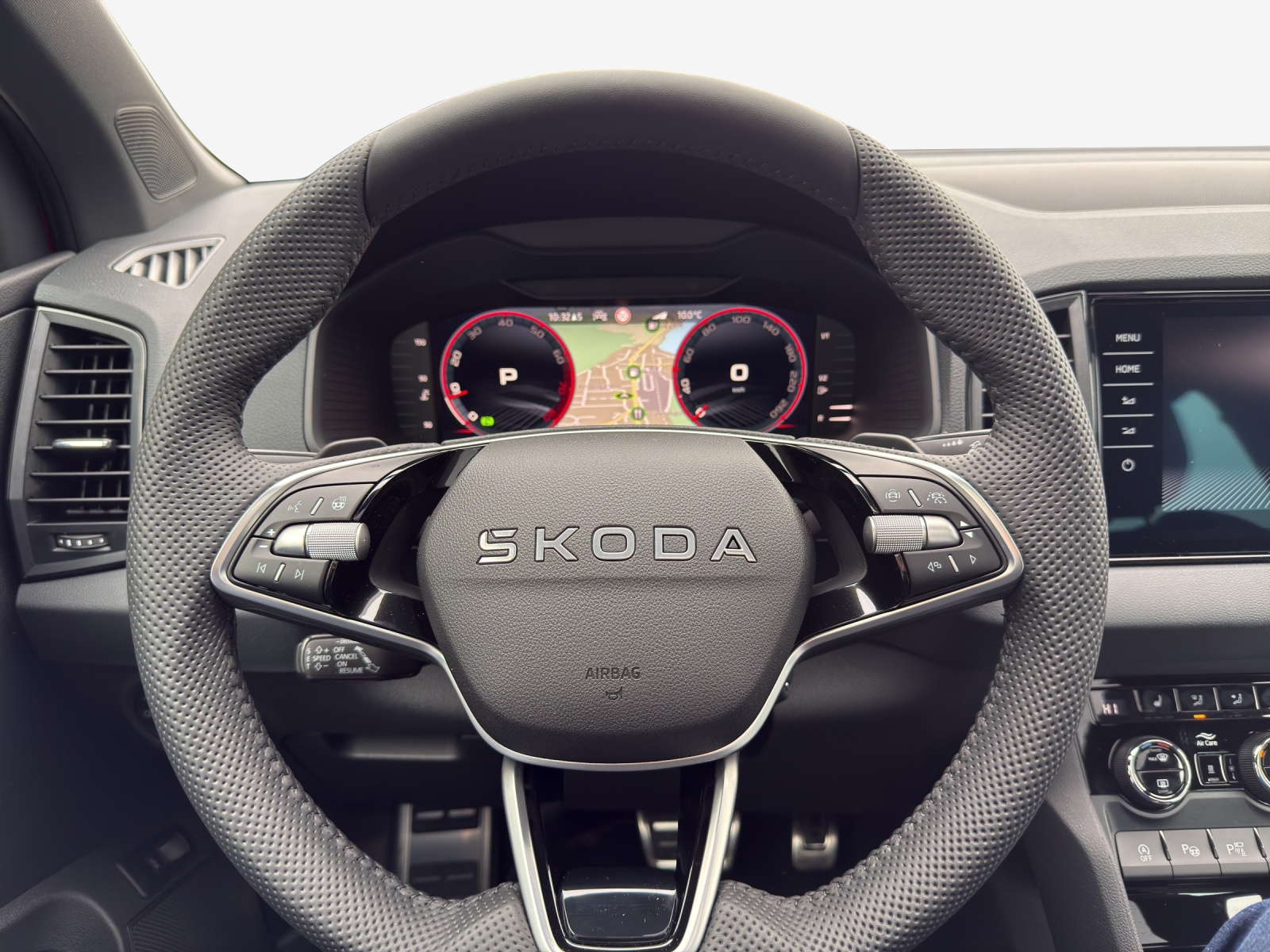 SKODA Karoq 2.0 TSI SportLine 4x4 DSG-image-9