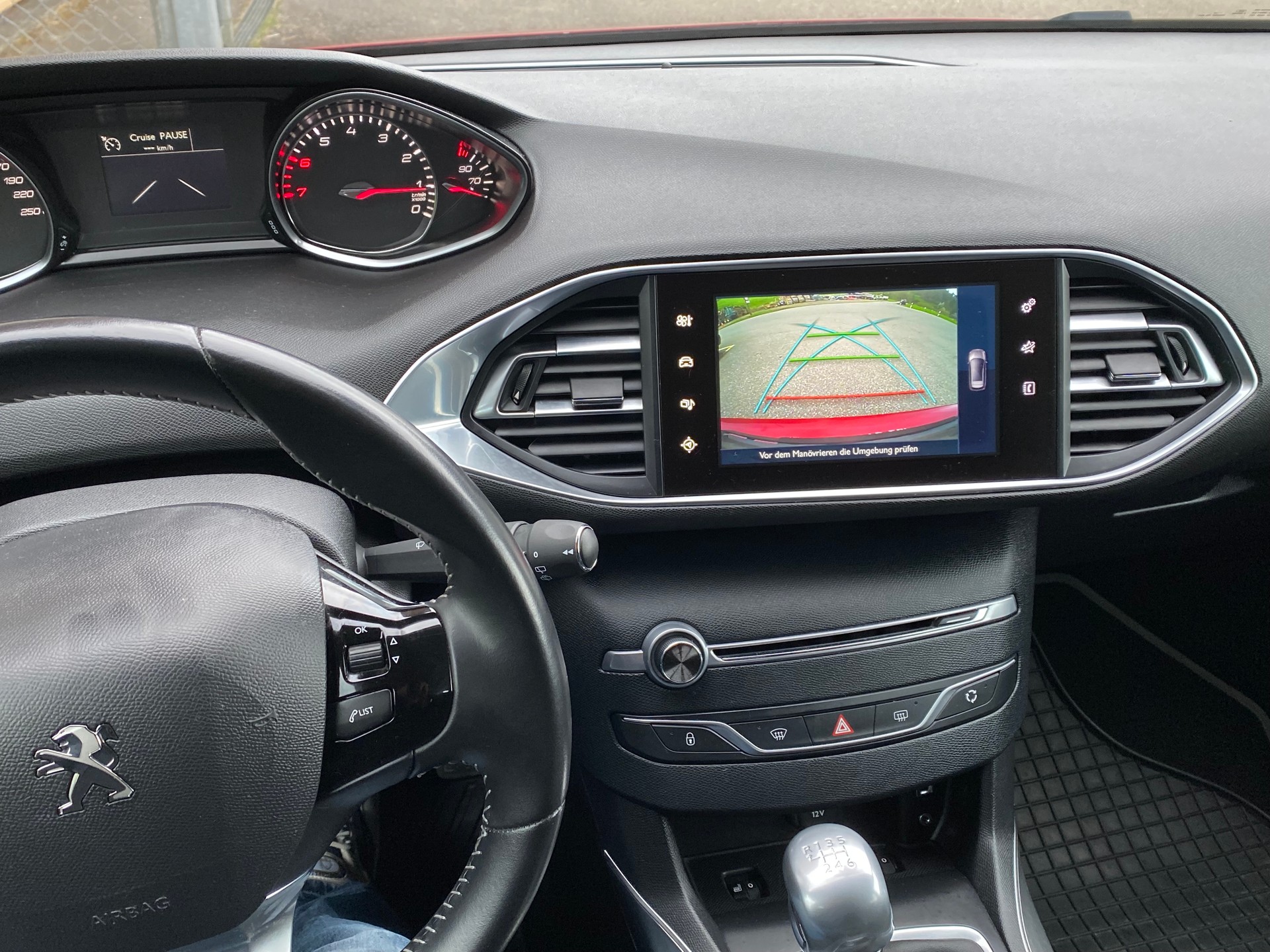 PEUGEOT 308 SW 1.2 THP GT Line-image-4