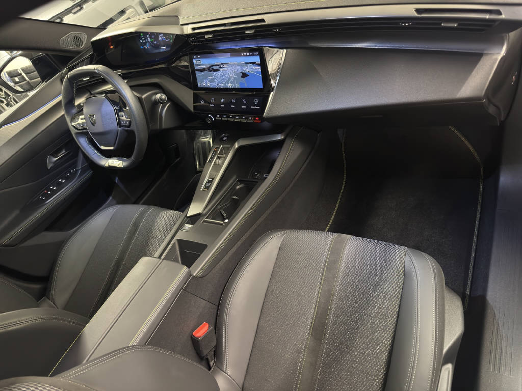 PEUGEOT 308 SW 1.6 PHEV 180 GT-image-10