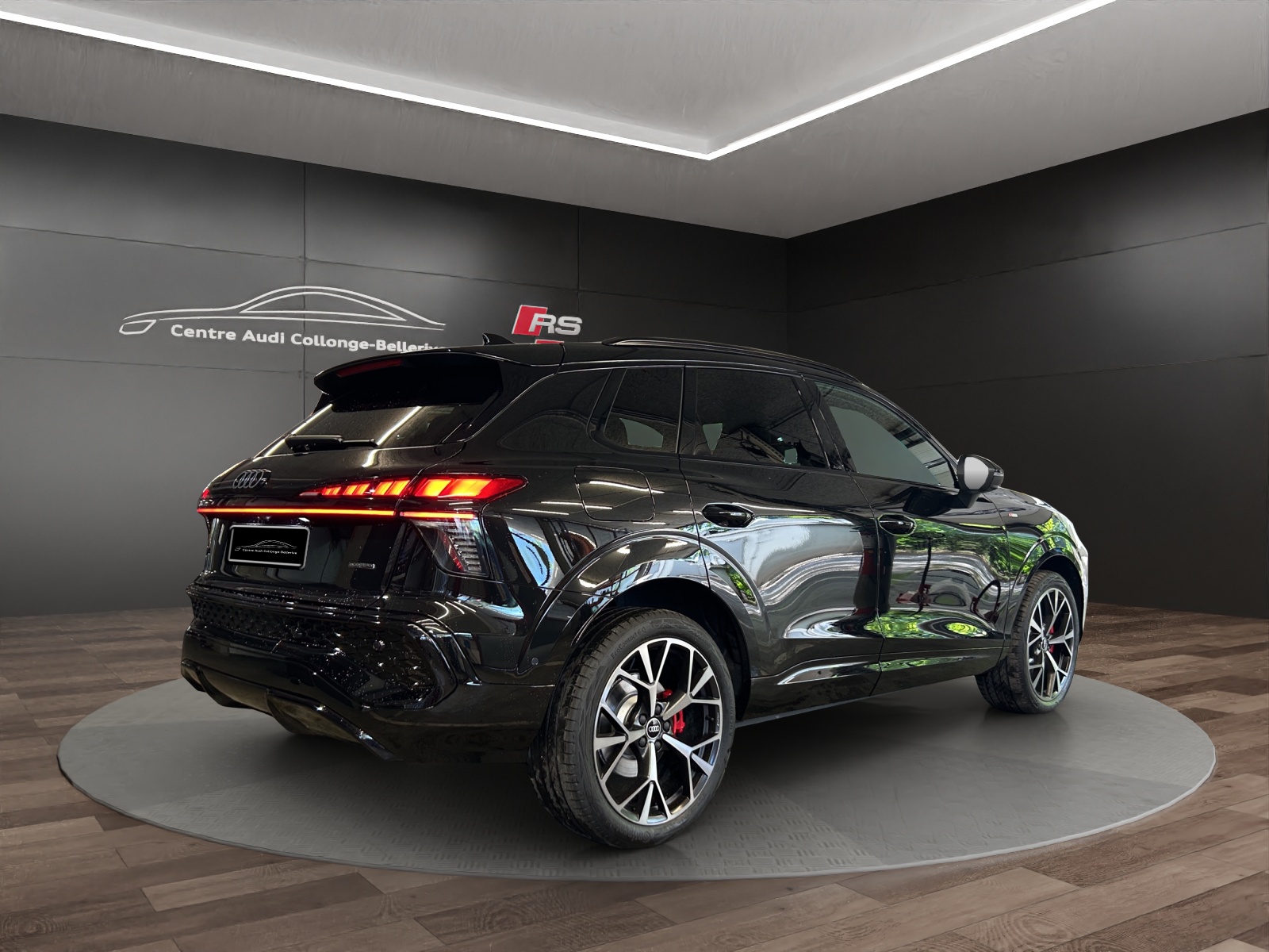 AUDI Q3 SUV TFSI quattro 195 kW S tronic-image-5