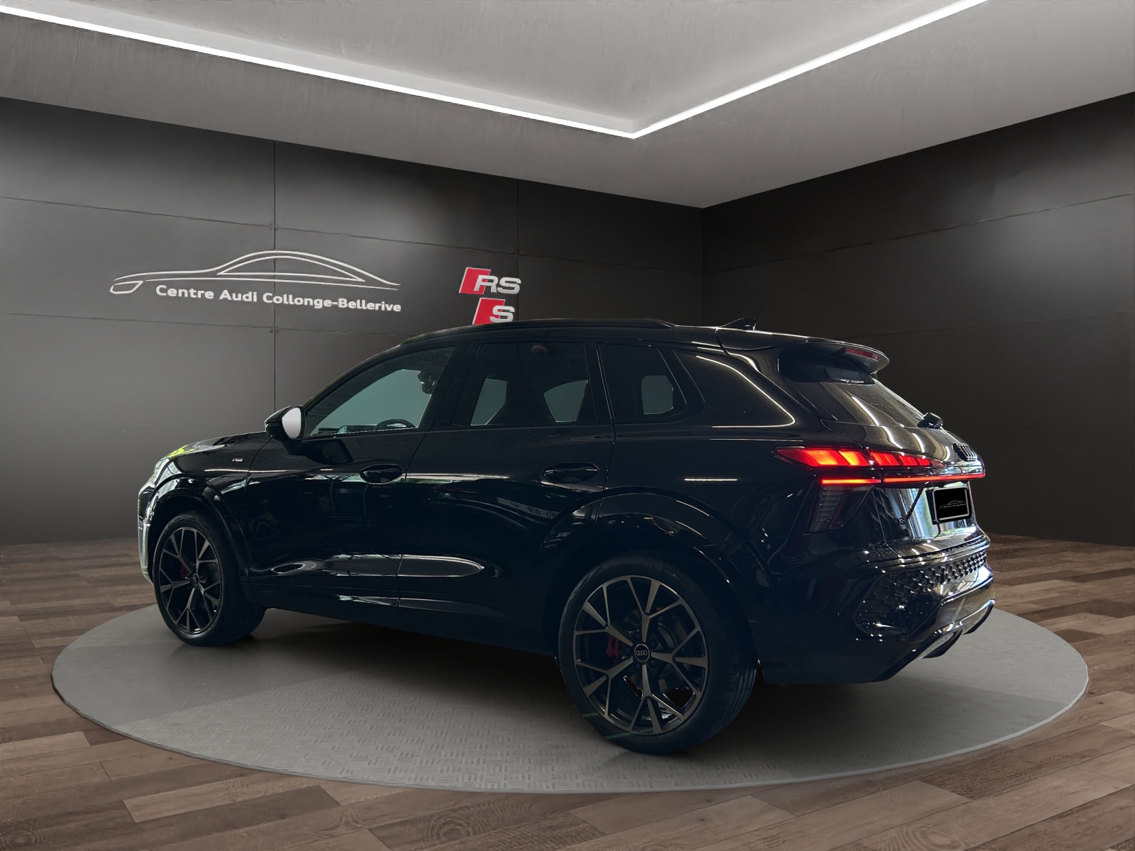 AUDI Q3 SUV TFSI quattro 195 kW S tronic-image-3