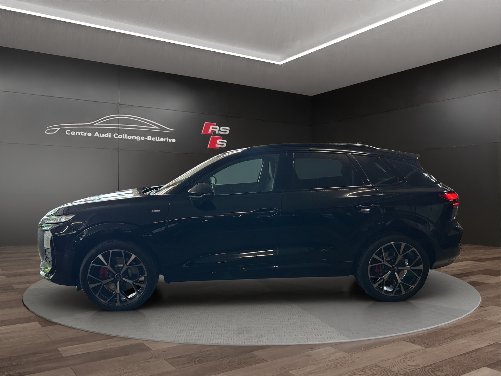 AUDI Q3 SUV TFSI quattro 195 kW S tronic-image-2