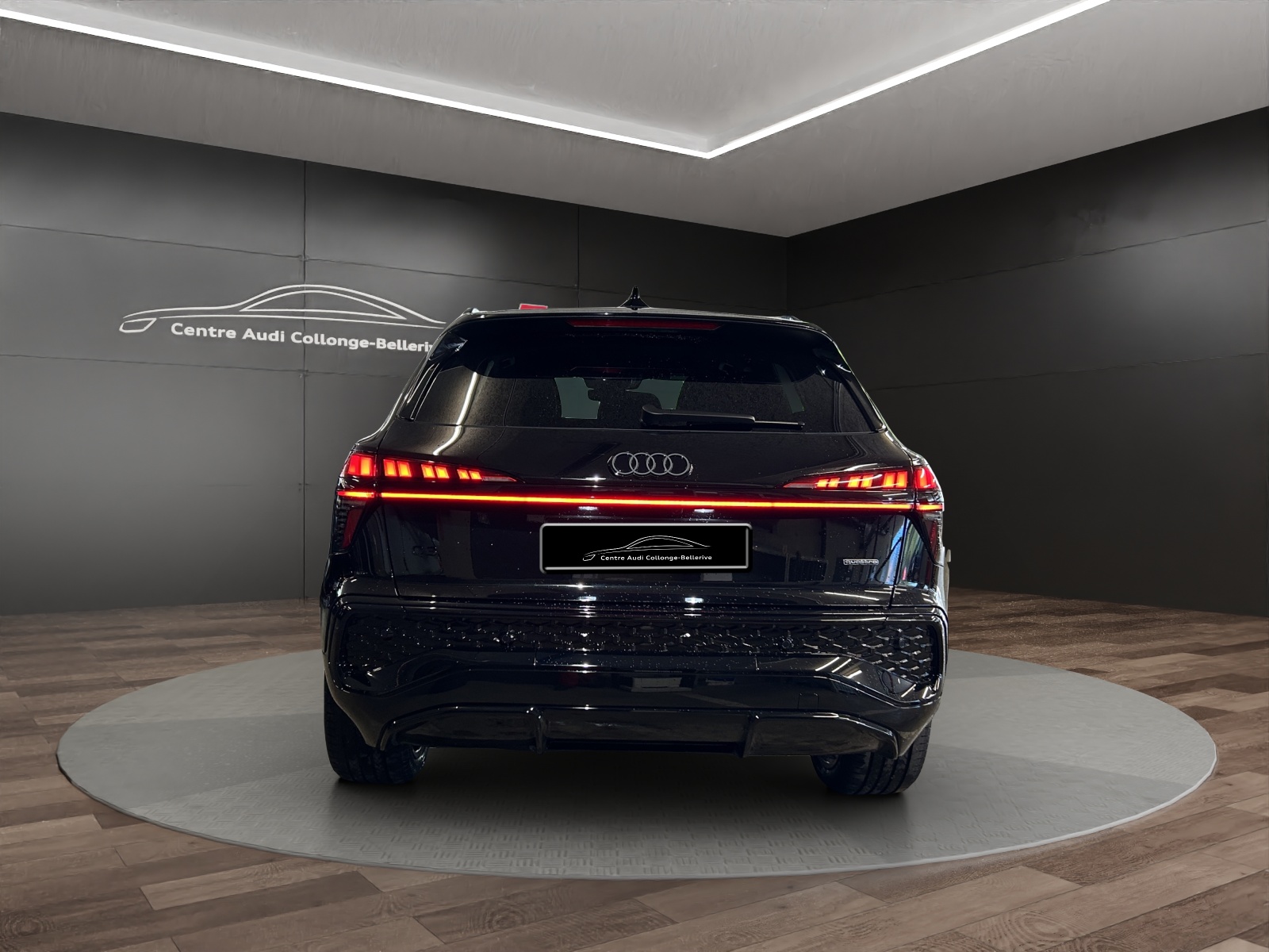 AUDI Q3 SUV TFSI quattro 195 kW S tronic-image-4