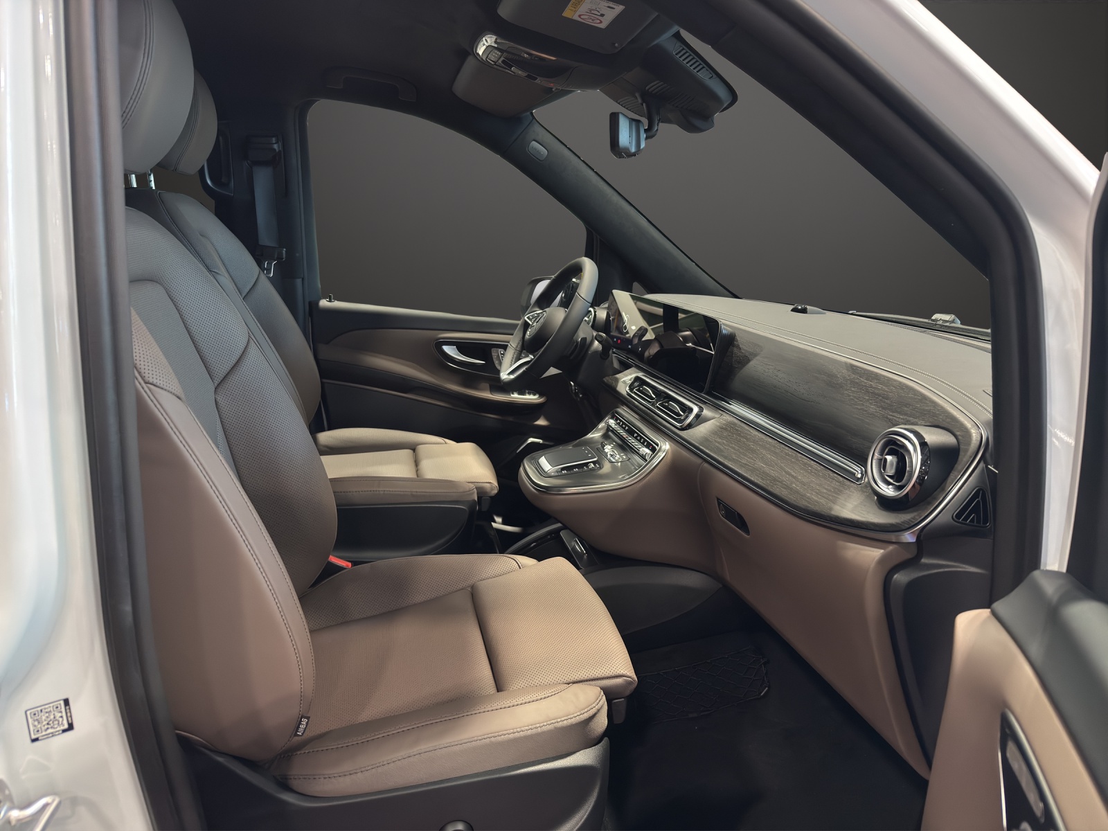 MERCEDES-BENZ V 300 d lang 4Matic Swiss Edition 9G-Tronic-image-9